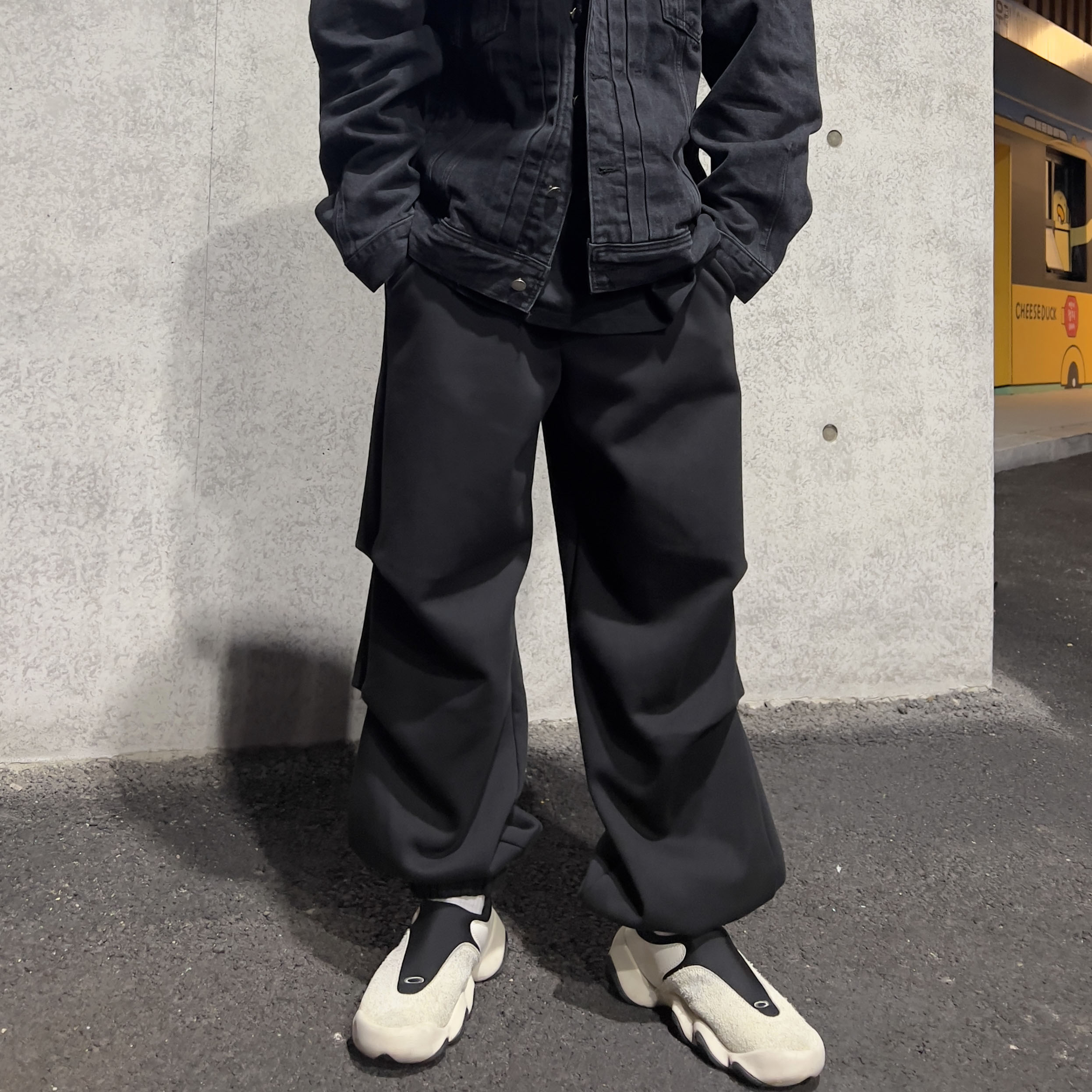 Oakley Factory Team x Brain Dead Flesh Milk Black 착용 스타일 - 2