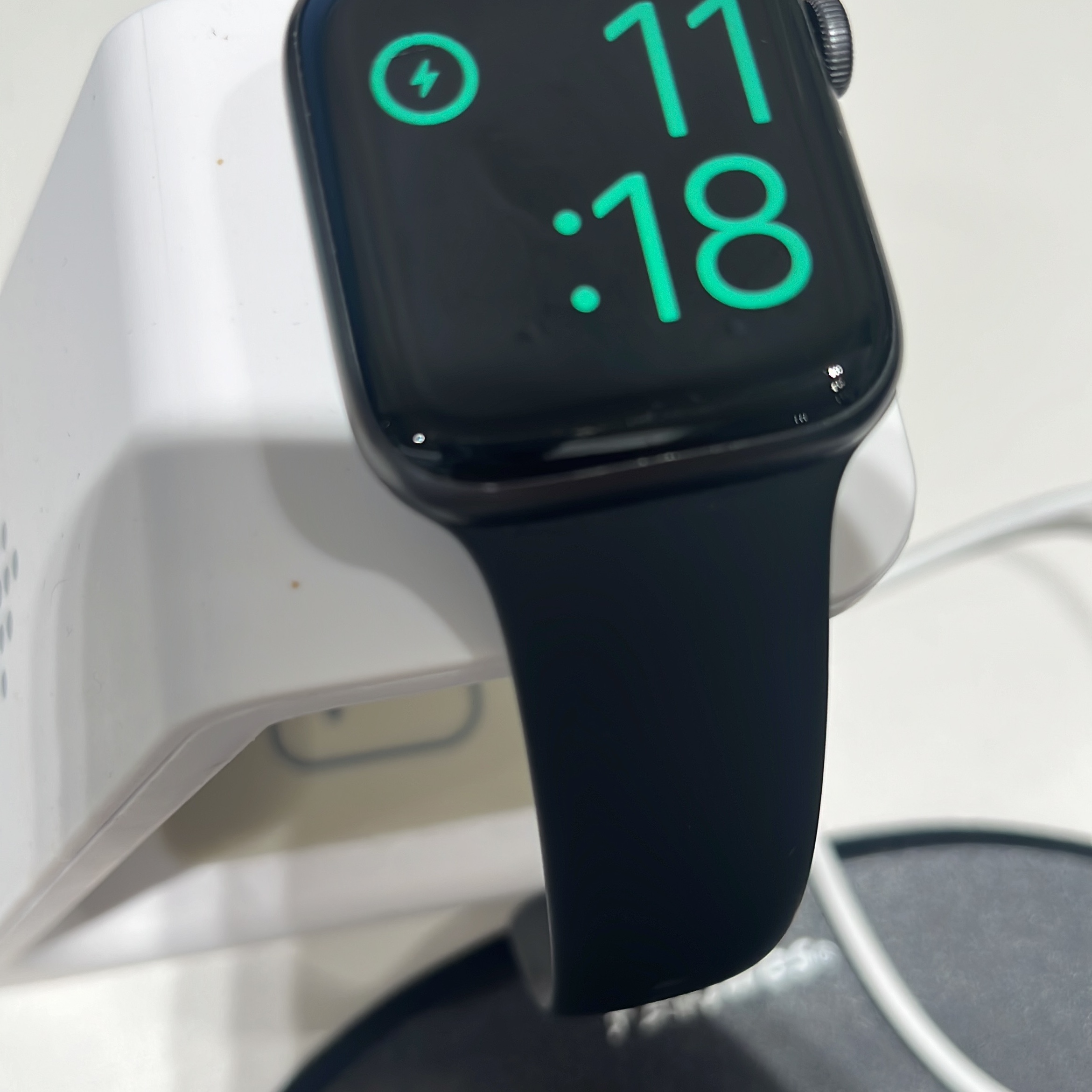 Apple Watch SE 44mm GPS Space Gray Aluminum Case with Sport Band Midnight (Korean Ver.) 착용 스타일