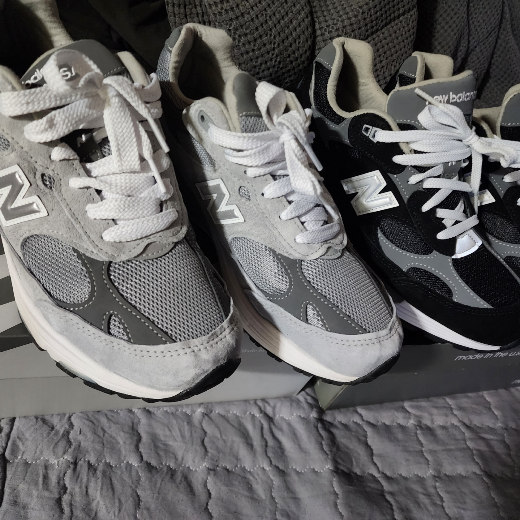 New Balance 992 Made in USA Black Grey, New Balance 993 Made in USA Grey - D Standard 착용 스타일 - 2