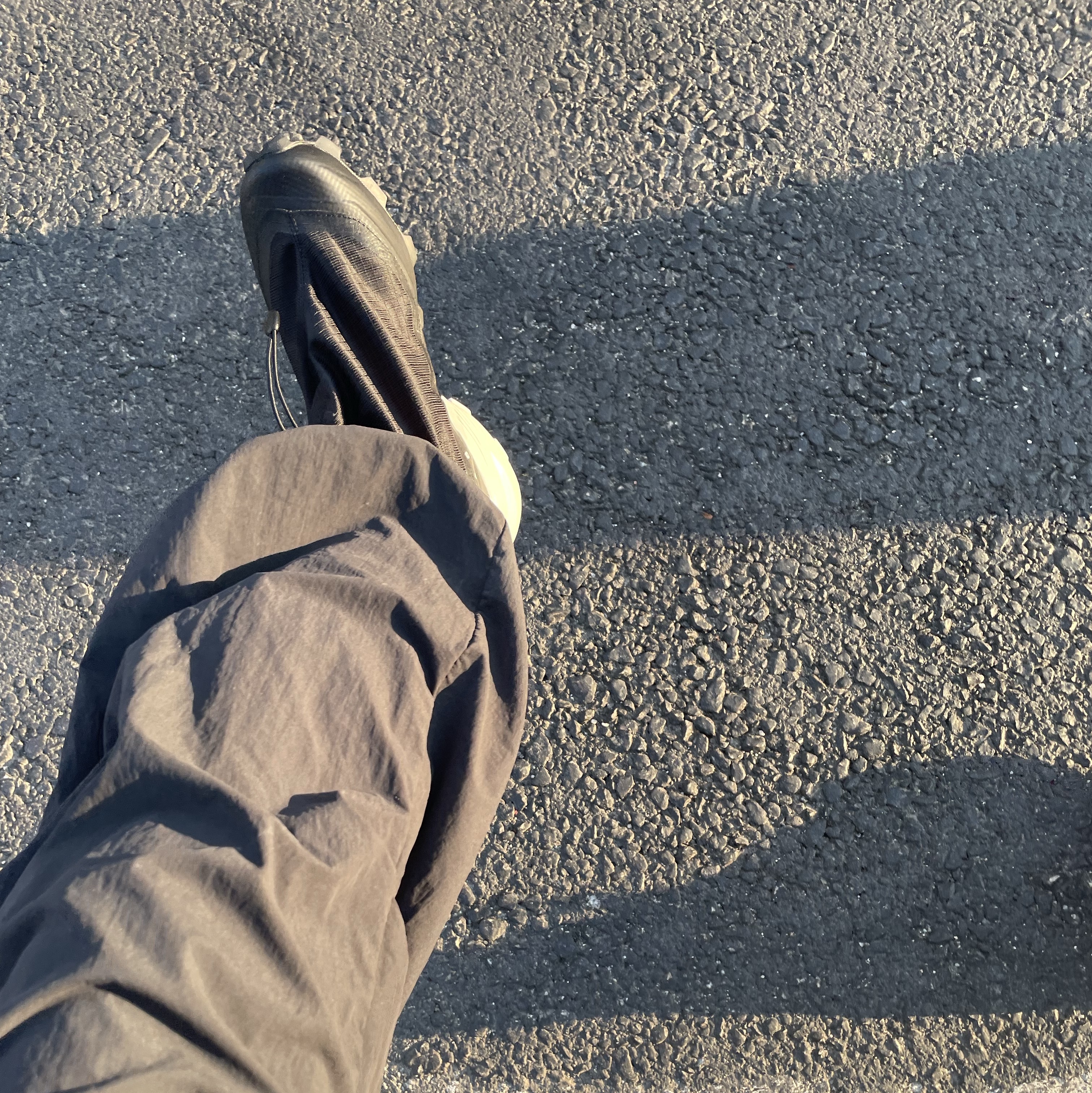 MM6 x Salomon Draw String Low Sneakers Black, Salomon x MM6 Maison Margiela Cross Low Black 착용 스타일 - 1
