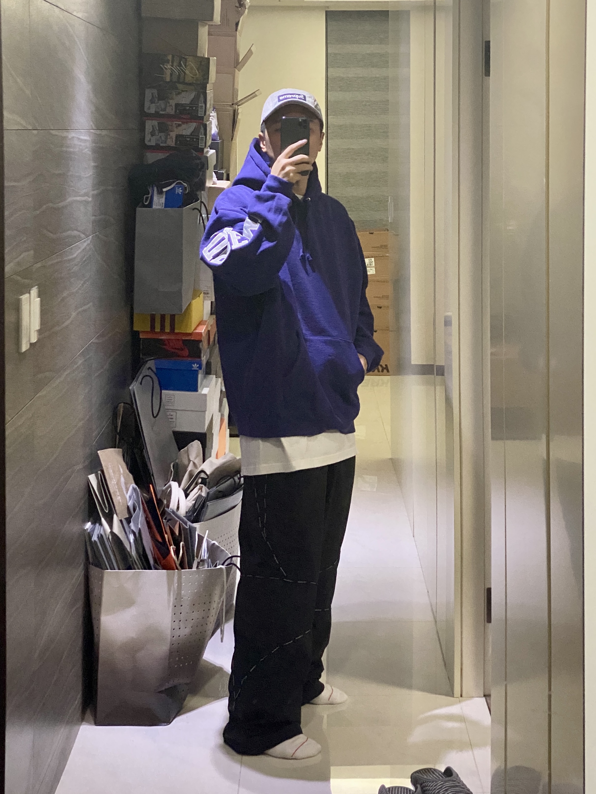 Supreme Sleeve Arc Hooded Sweatshirt Washed Navy - 23FW, Supreme Denim Camp Cap Dirty Indigo - 23SS 착용 스타일