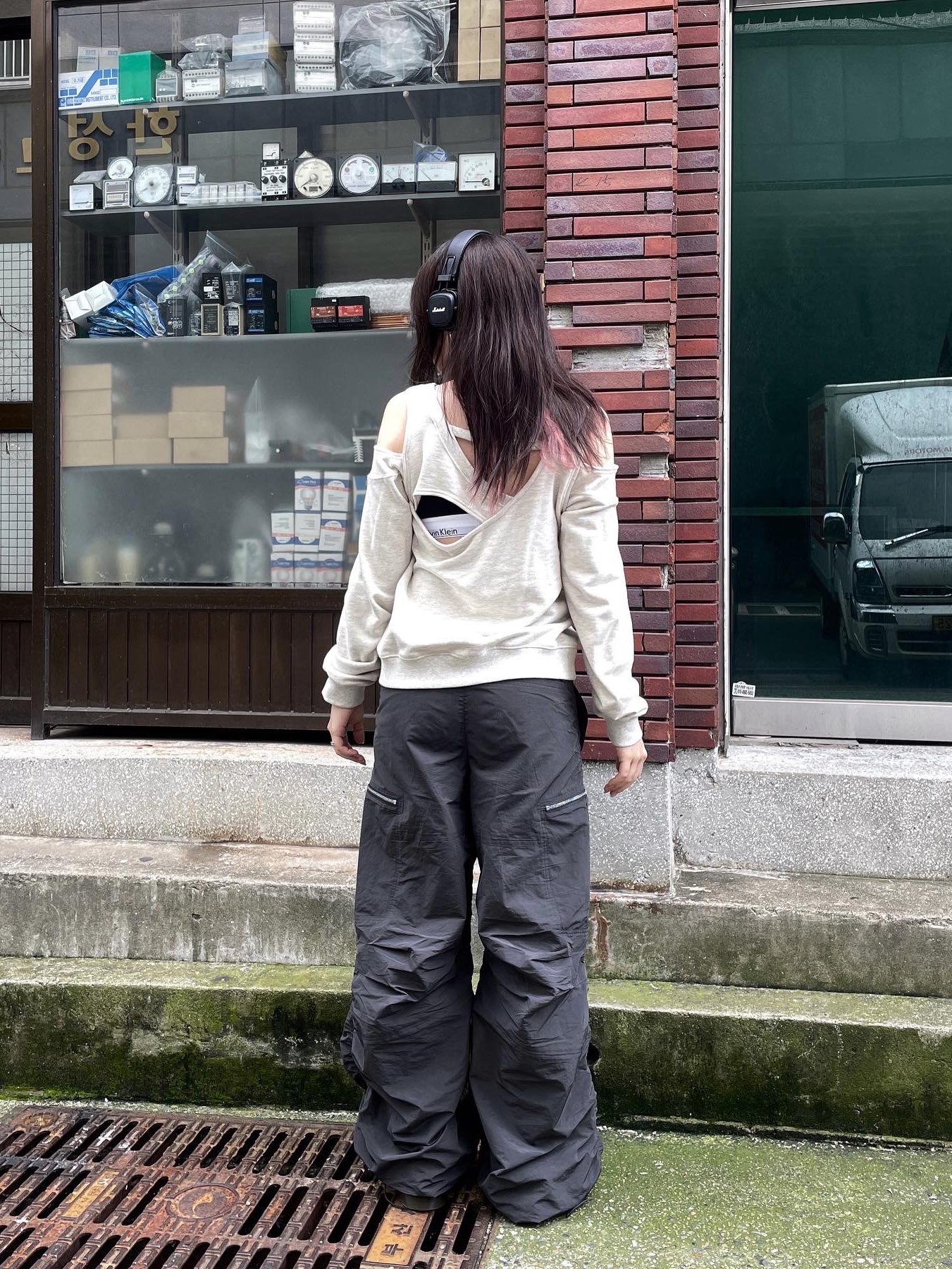 Marshall Major IV Black (Korean Ver.), Dr. Martens 1461 Smooth Black 착용 스타일 - 3