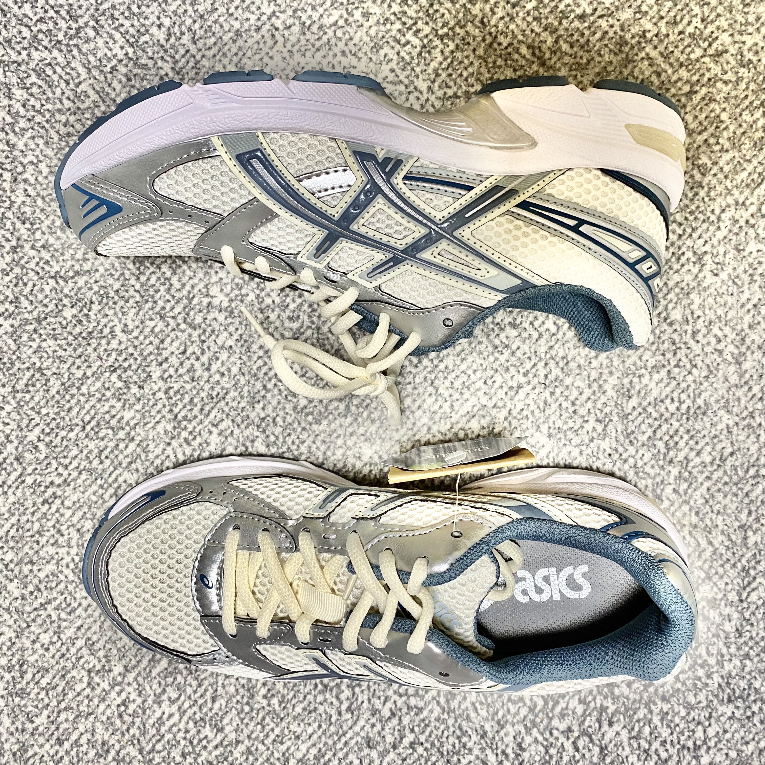 Asics Gel-1130 Cream Ironclad 착용 스타일