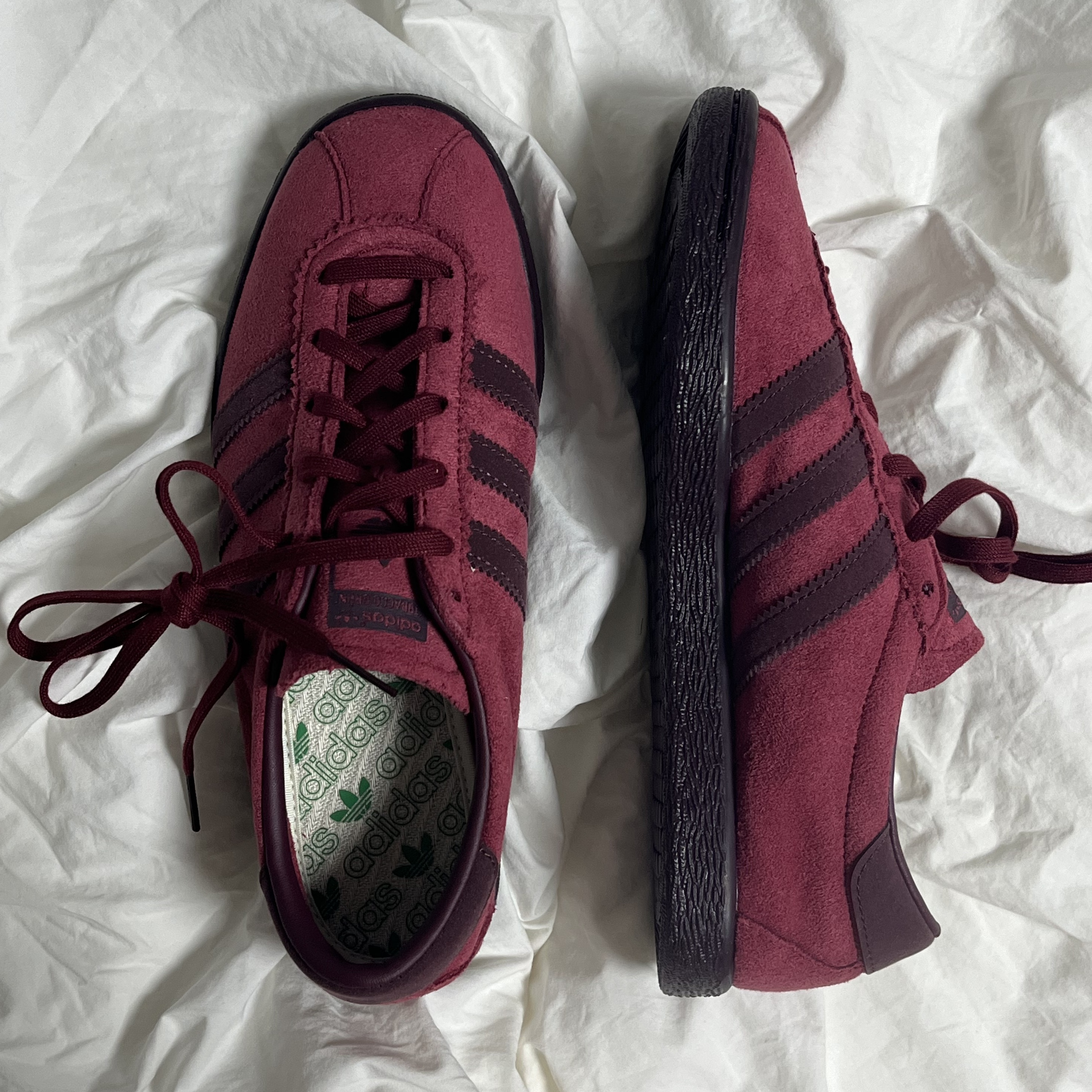 Adidas Tobacco Gruen Collegiate Burgundy 착용 스타일