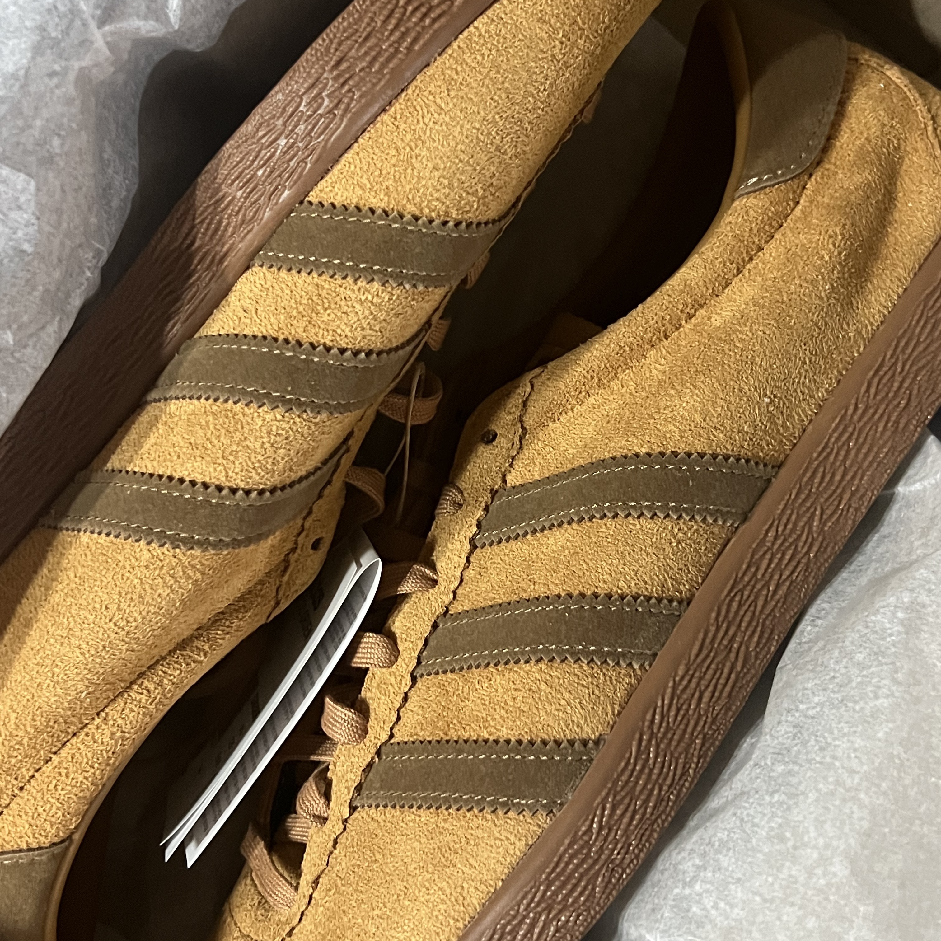 Adidas Bermuda Glow Pink, Adidas Tobacco Gruen Mesa Brown Desert 착용 스타일 - 2