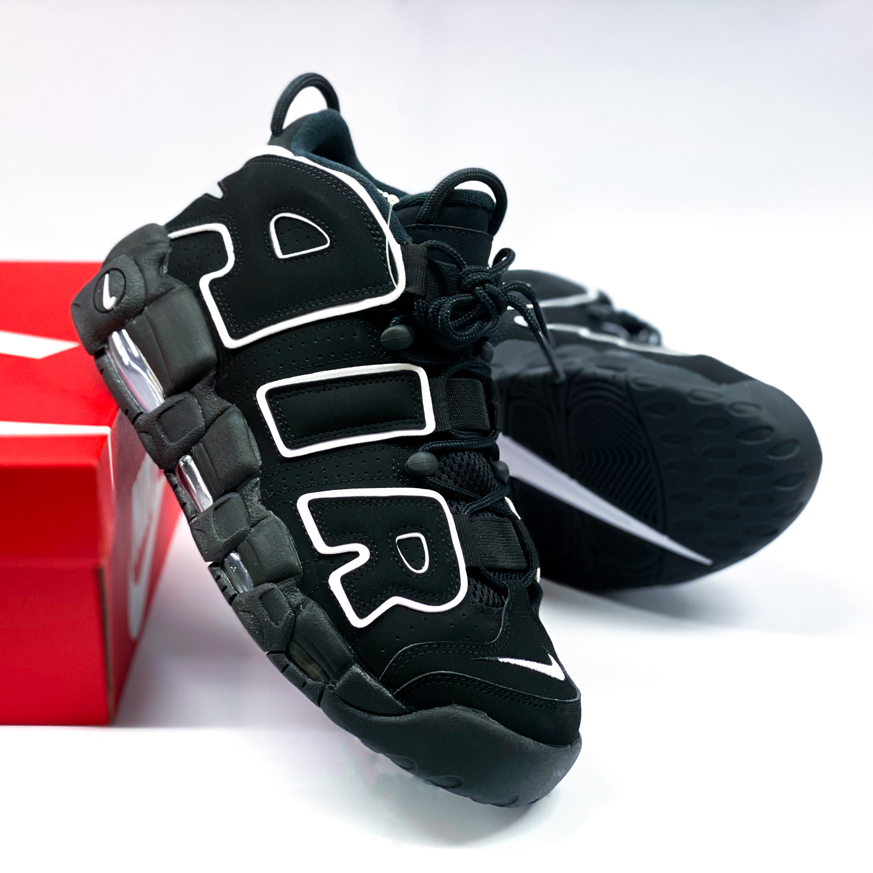 Nike Air More Uptempo Black White 2020 착용 스타일 - 5