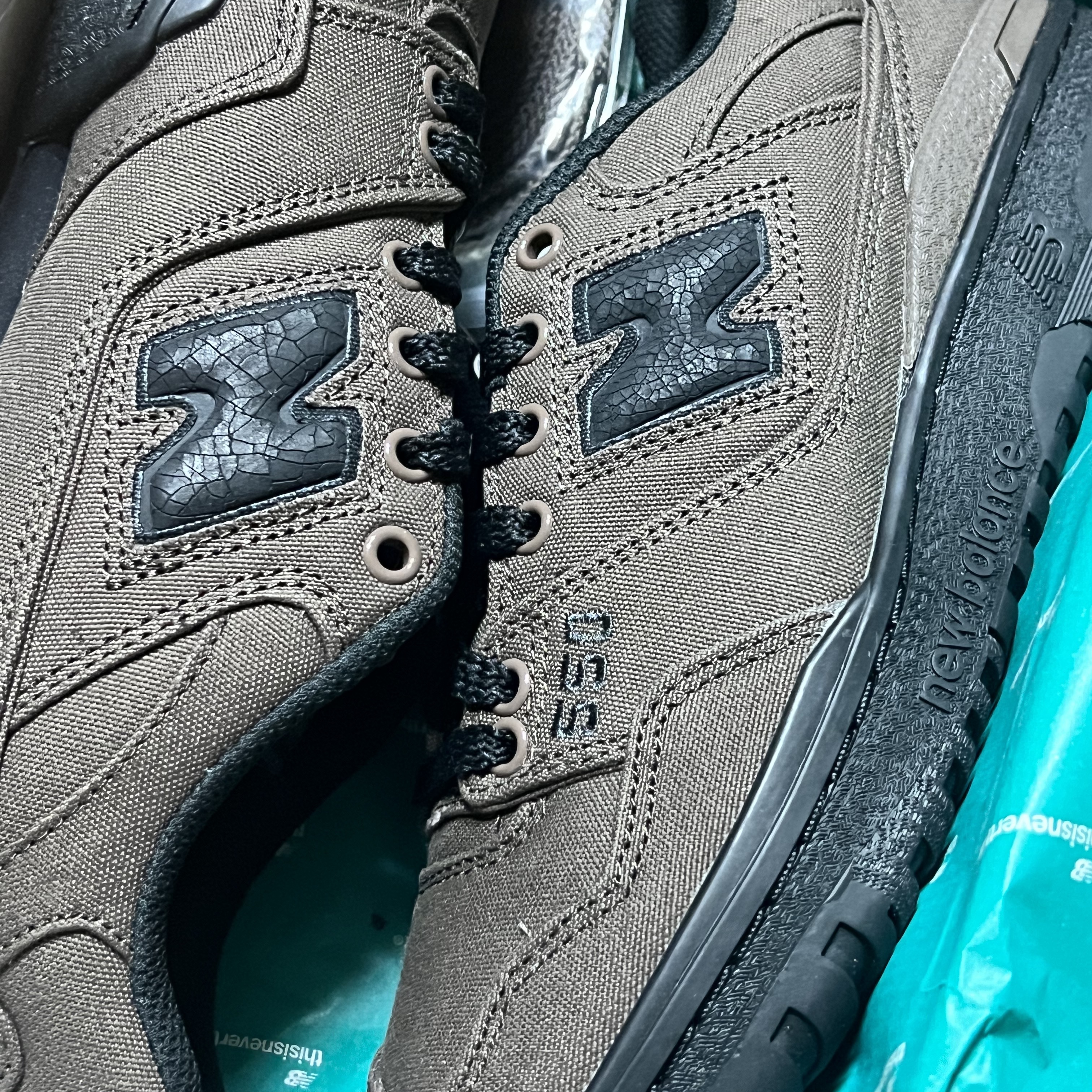 Salomon x JJJJound XT-Wings 2 White Lapis Blue, New Balance x Thisisneverthat 550 Brown Black 착용 스타일 - 2