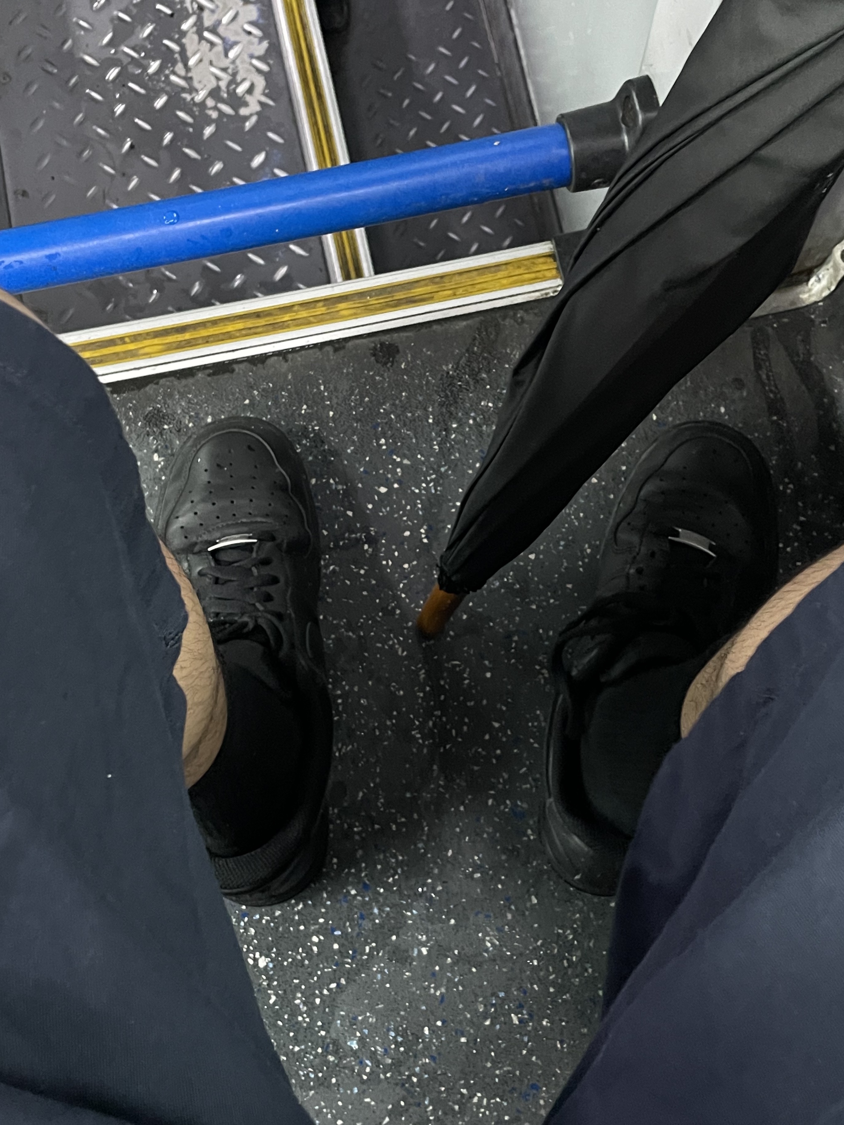 Arc'teryx Squamish Hoody Black, Nike Air Force 1 '07 Fresh Black 착용 스타일 - 2
