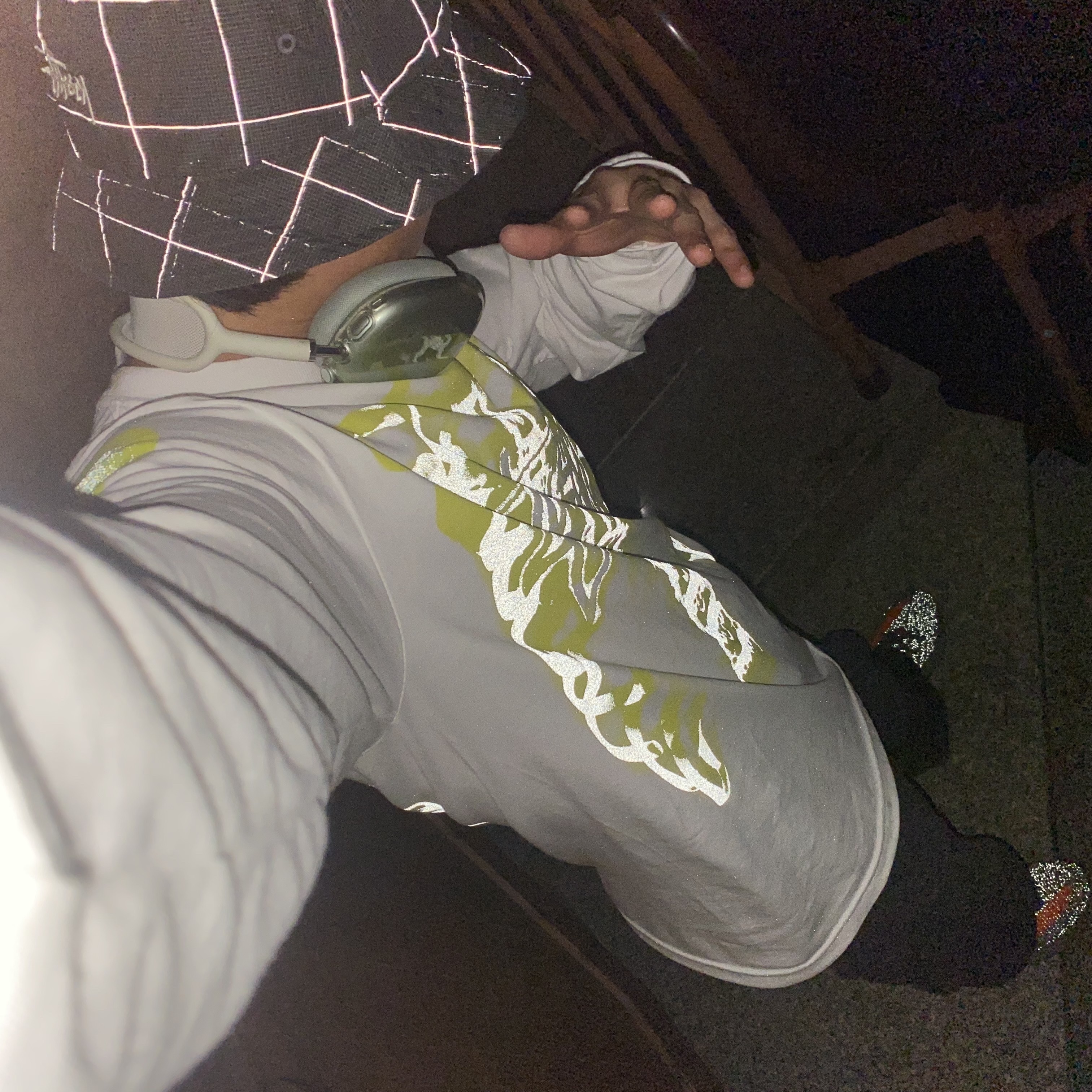 Adidas Yeezy Boost 350 V2 Beluga - Reflective, Stussy Rib Cage LS T-Shirt White 착용 스타일
