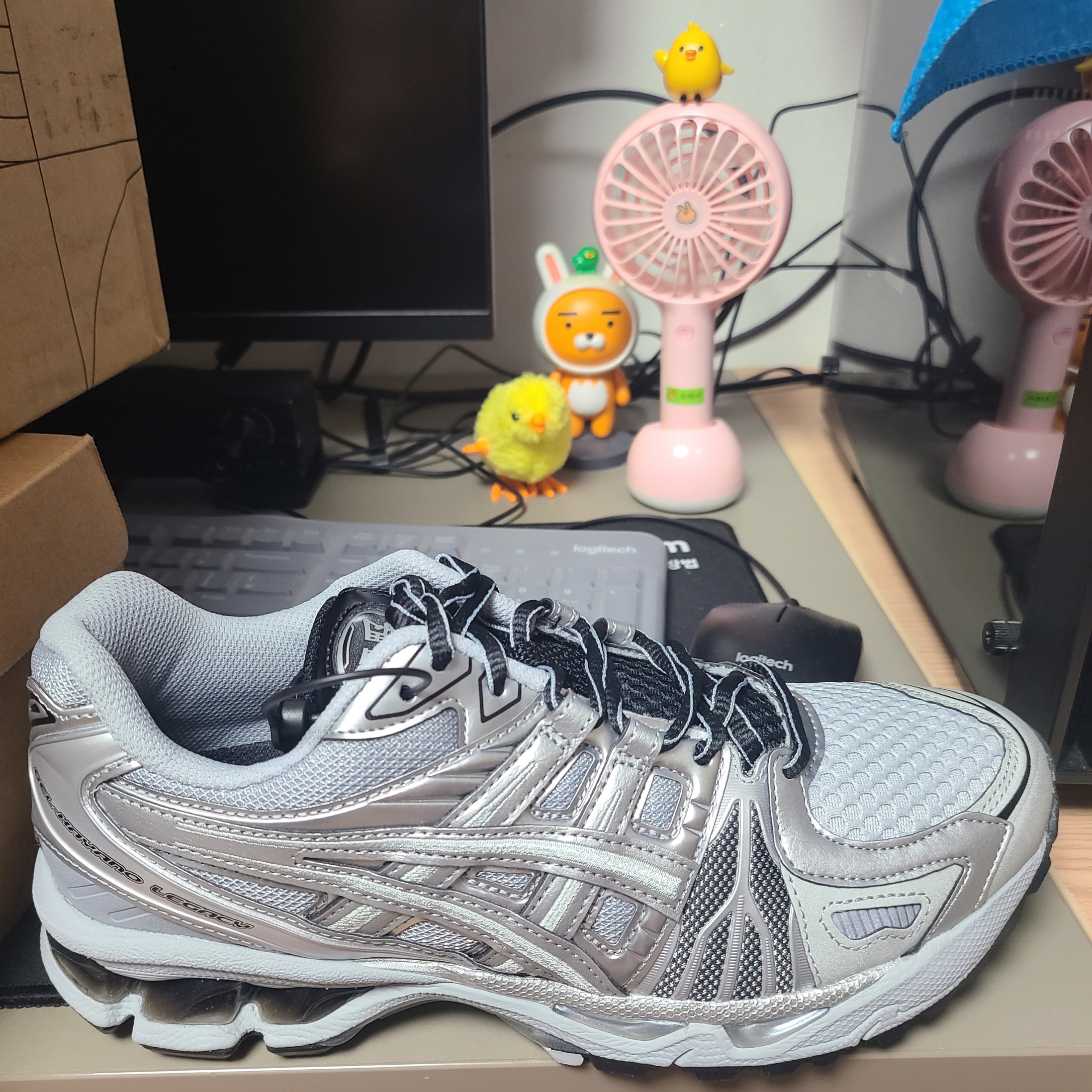 Asics Gel-Kayano Legacy Pure Silver 착용 스타일 - 2