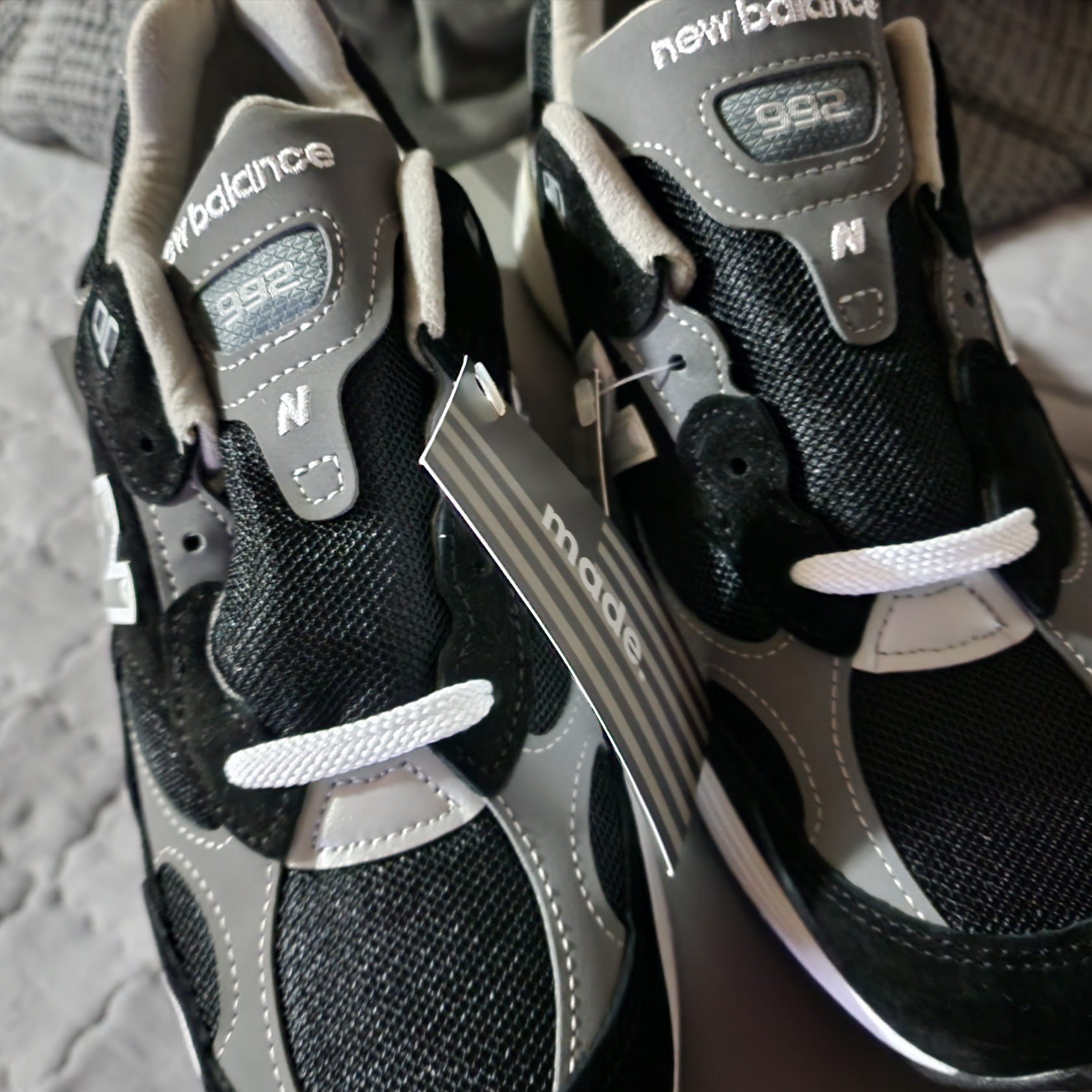 New Balance 992 Made in USA Black Grey, New Balance 993 Made in USA Grey - D Standard 착용 스타일 - 5
