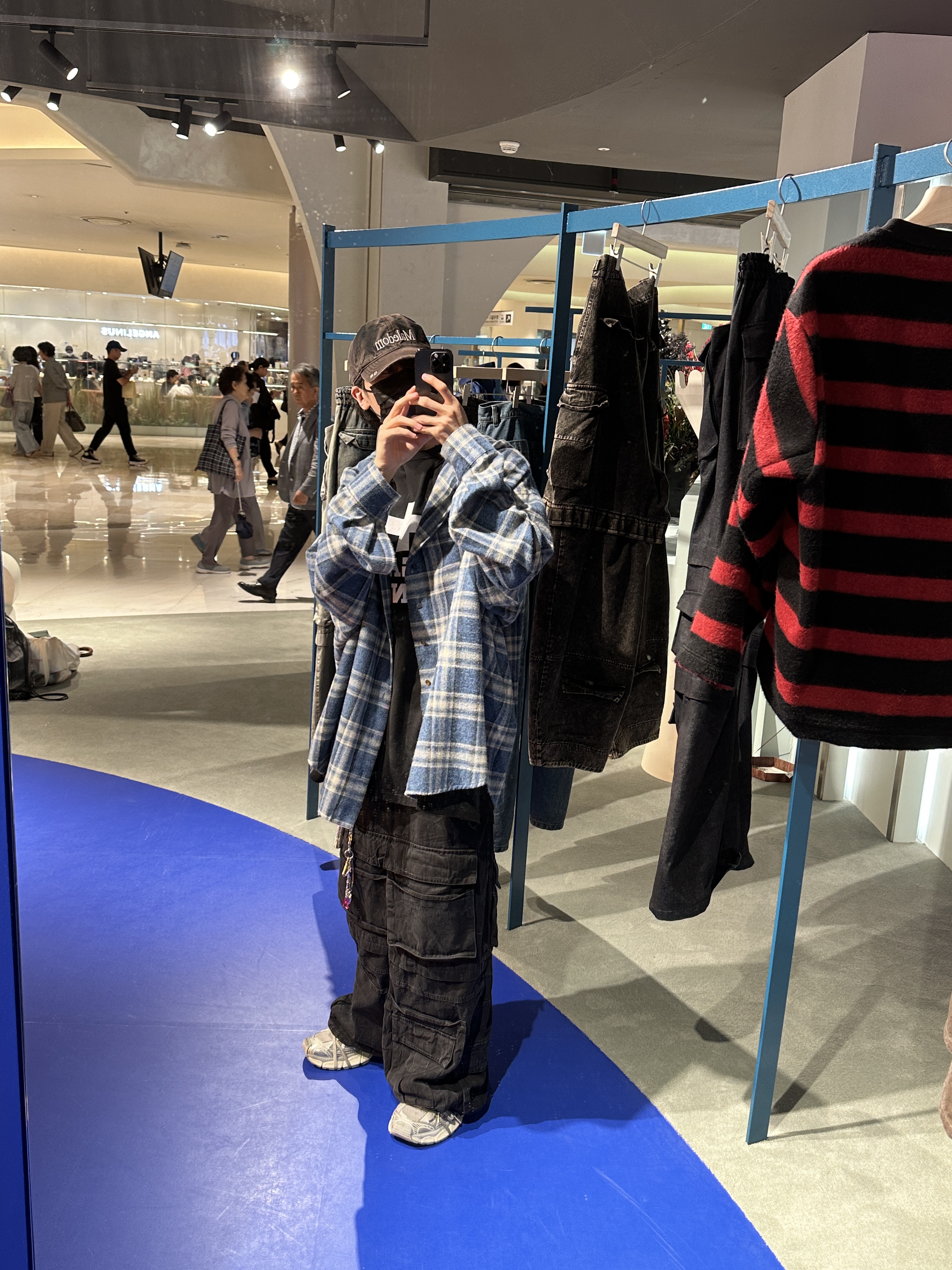 Ourpas 077 Check Hoodie Pale Blue 착용 스타일
