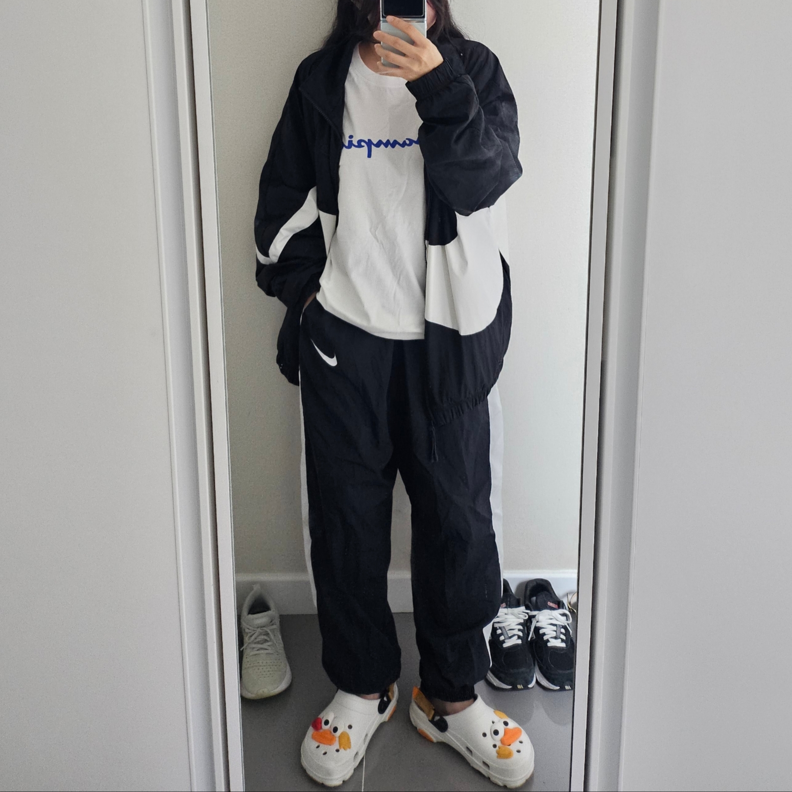 (Kids) Nike NSW Woven Pants Medium Olive, Nike NSW Big Swoosh Woven Jacket Black - Asia 착용 스타일 - 2