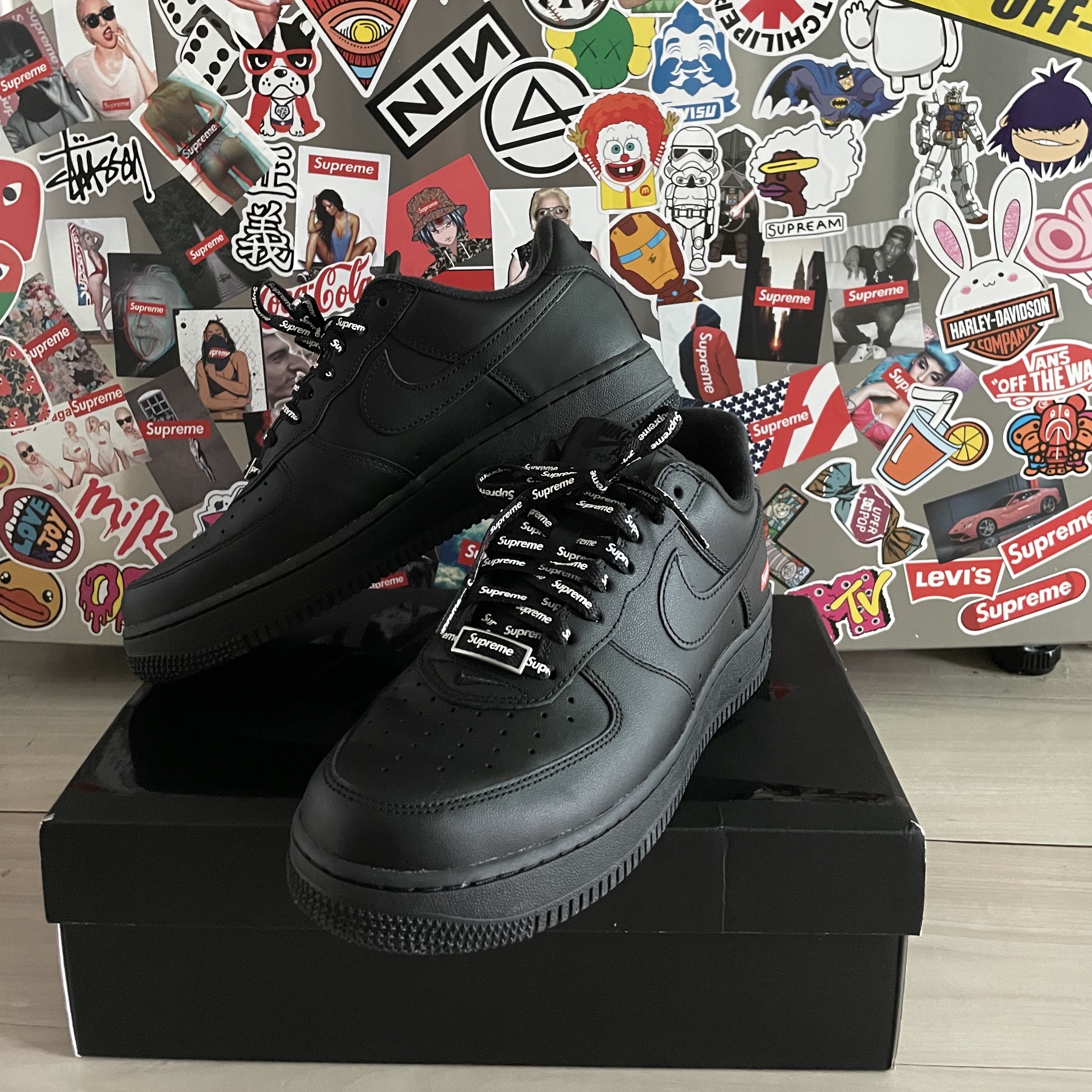 Nike x Supreme Air Force 1 Low Black 착용 스타일