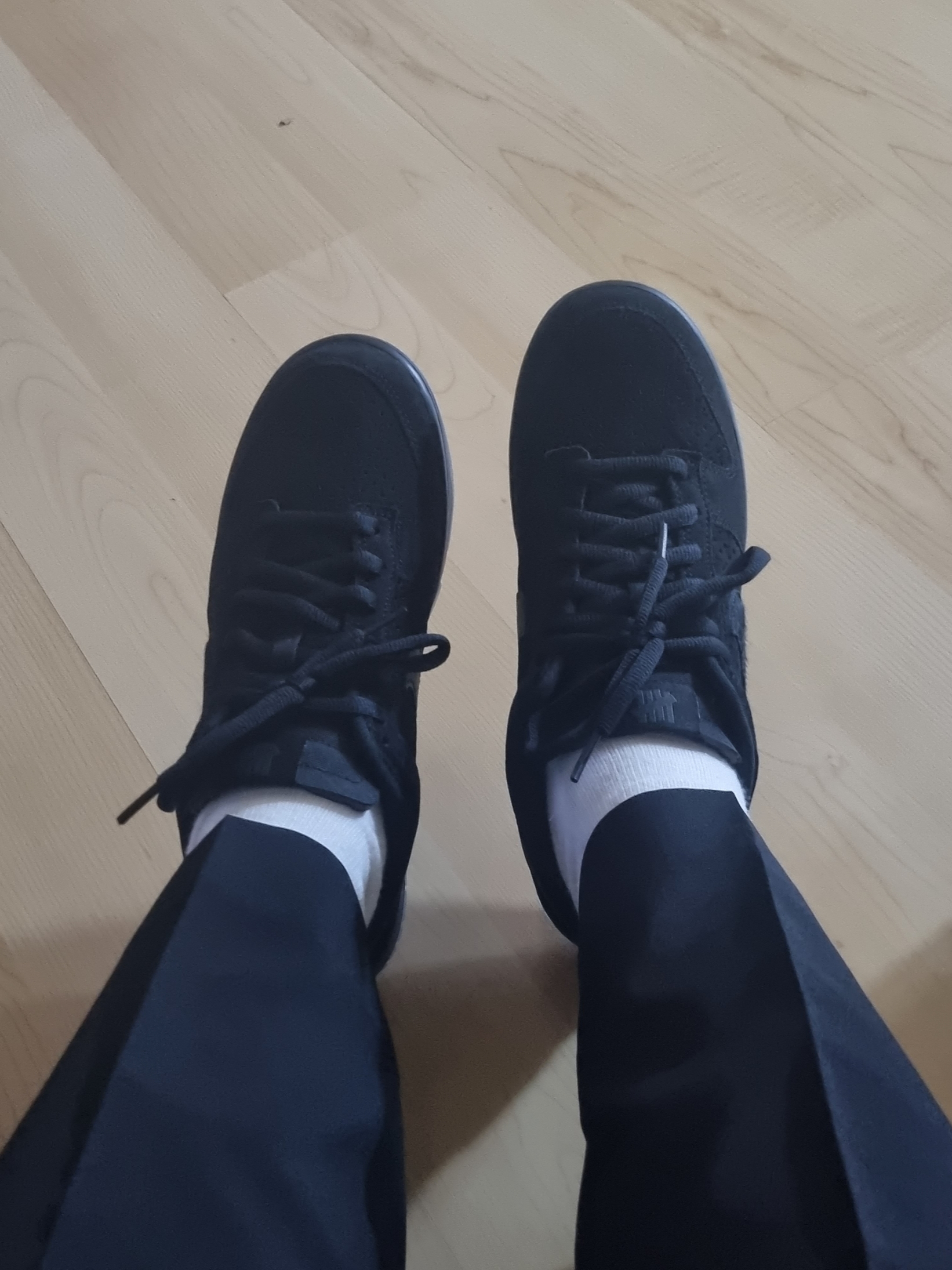 Nike x Undefeated Dunk Low SP 5 On It Black 착용 스타일 - 3