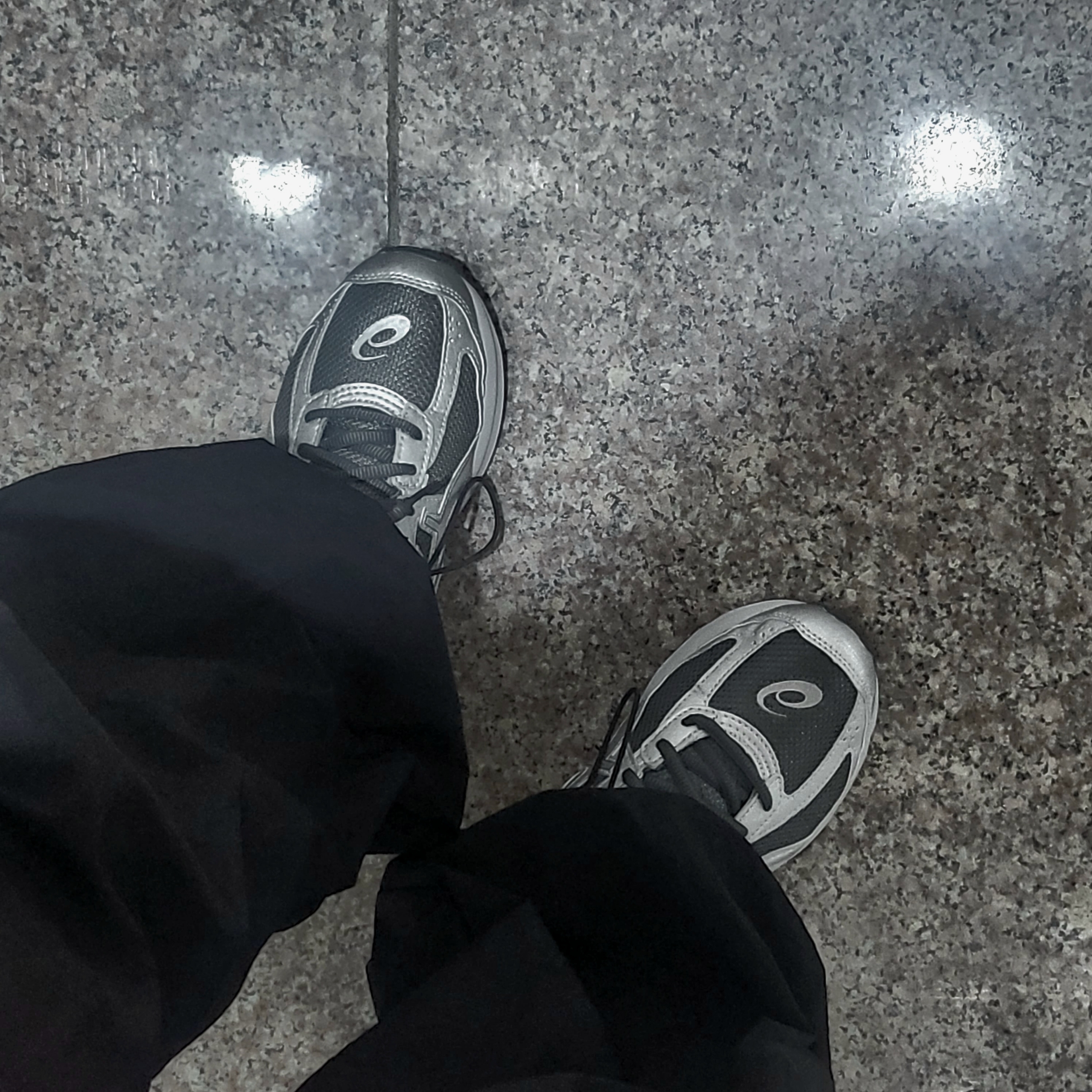 Asics Jog 100 S SMU Sheet Rock Pure Silver - 2E Wide 착용 스타일