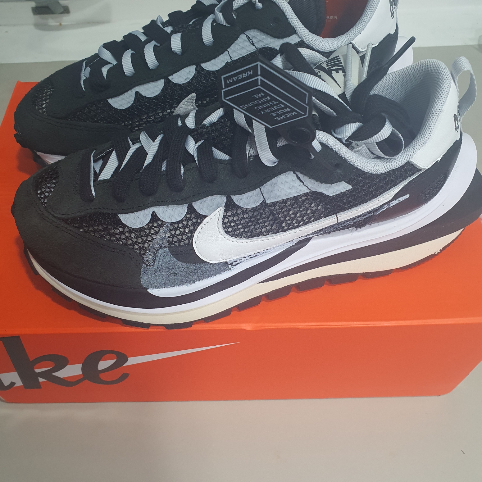 Nike x Sacai VaporWaffle Black White 착용 스타일