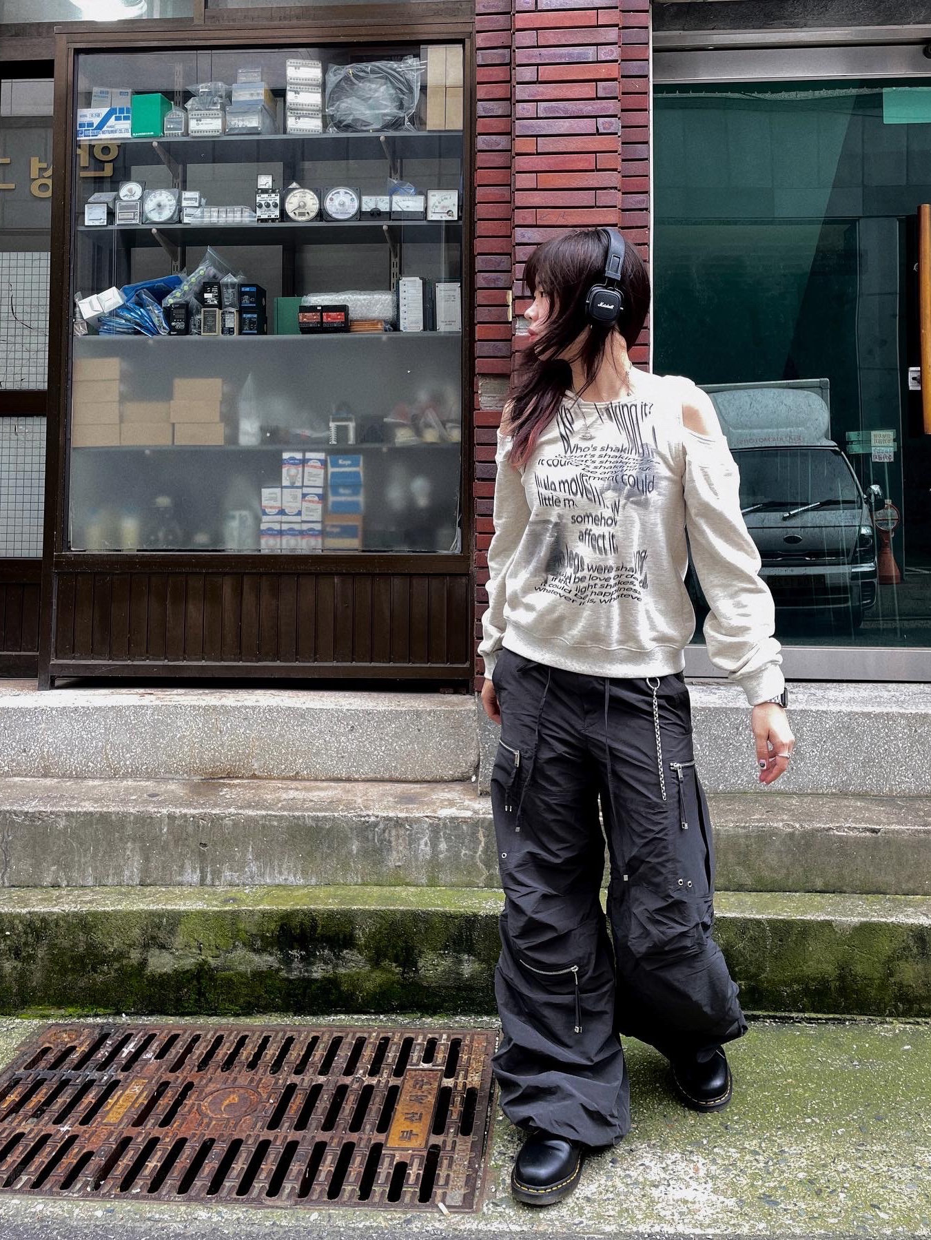 Marshall Major IV Black (Korean Ver.), Dr. Martens 1461 Smooth Black 착용 스타일 - 1