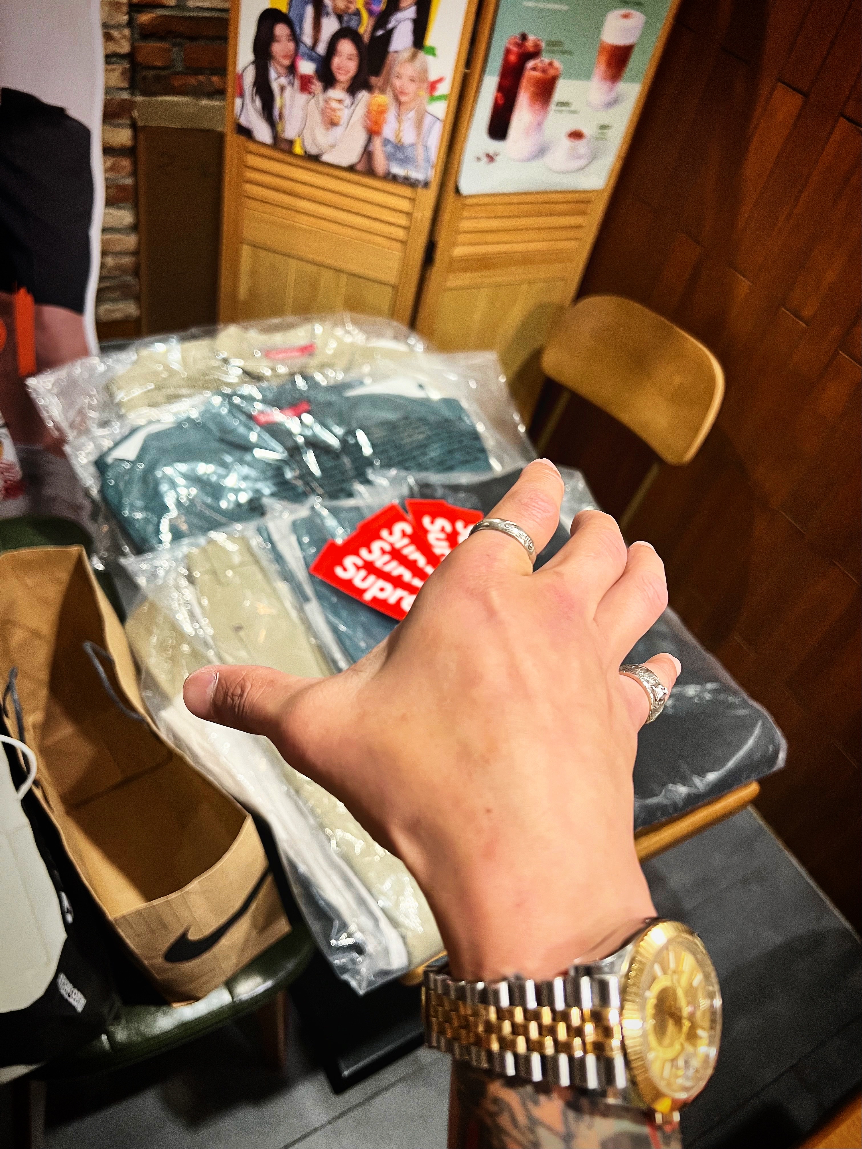 Supreme Leather Camp Cap Black - 21SS, Supreme Leather S/S Work Shirt Black - 23FW 착용 스타일 - 4