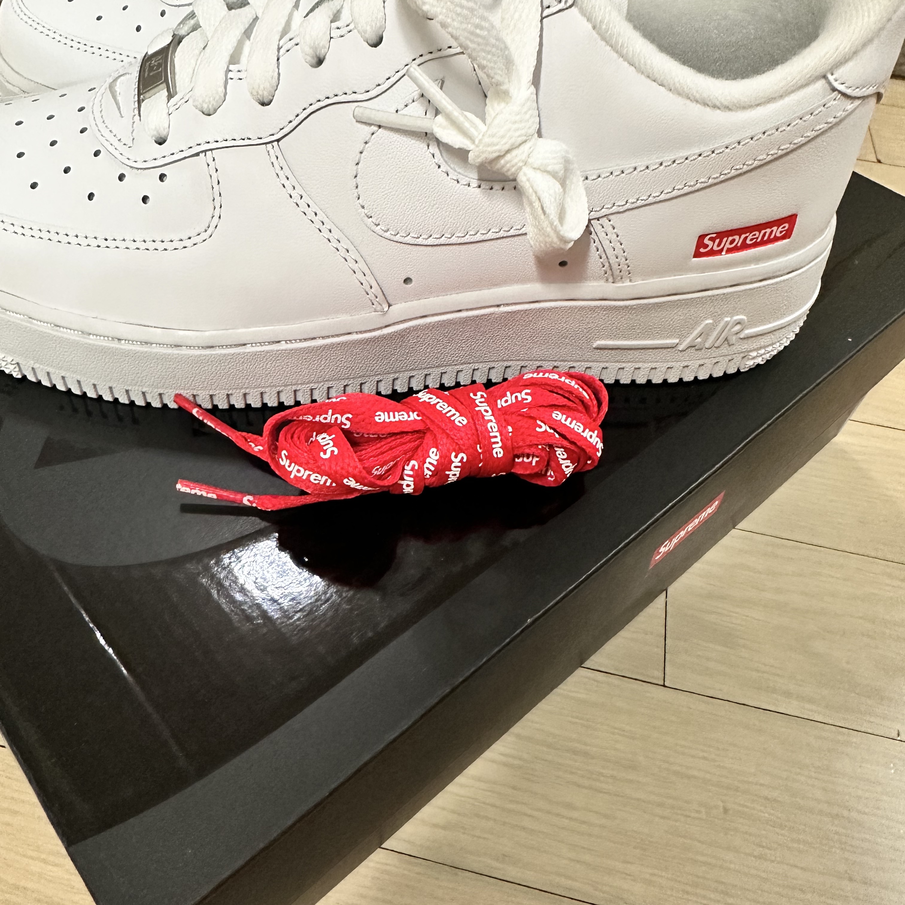 Nike x Supreme Air Force 1 Low White 착용 스타일