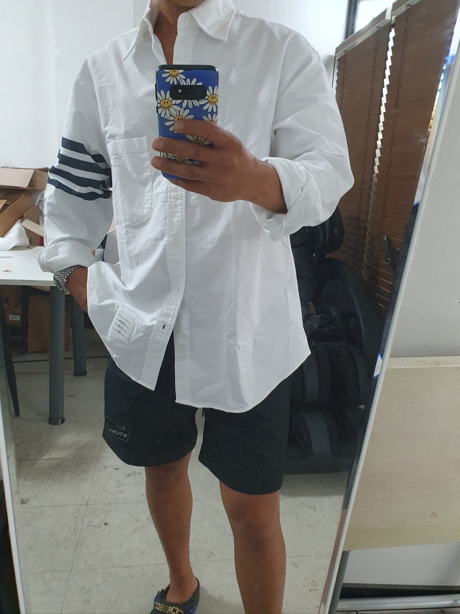 Thom Browne Oxford 4-Bar Oversized Button Down Shirt White Dark Grey 착용 스타일