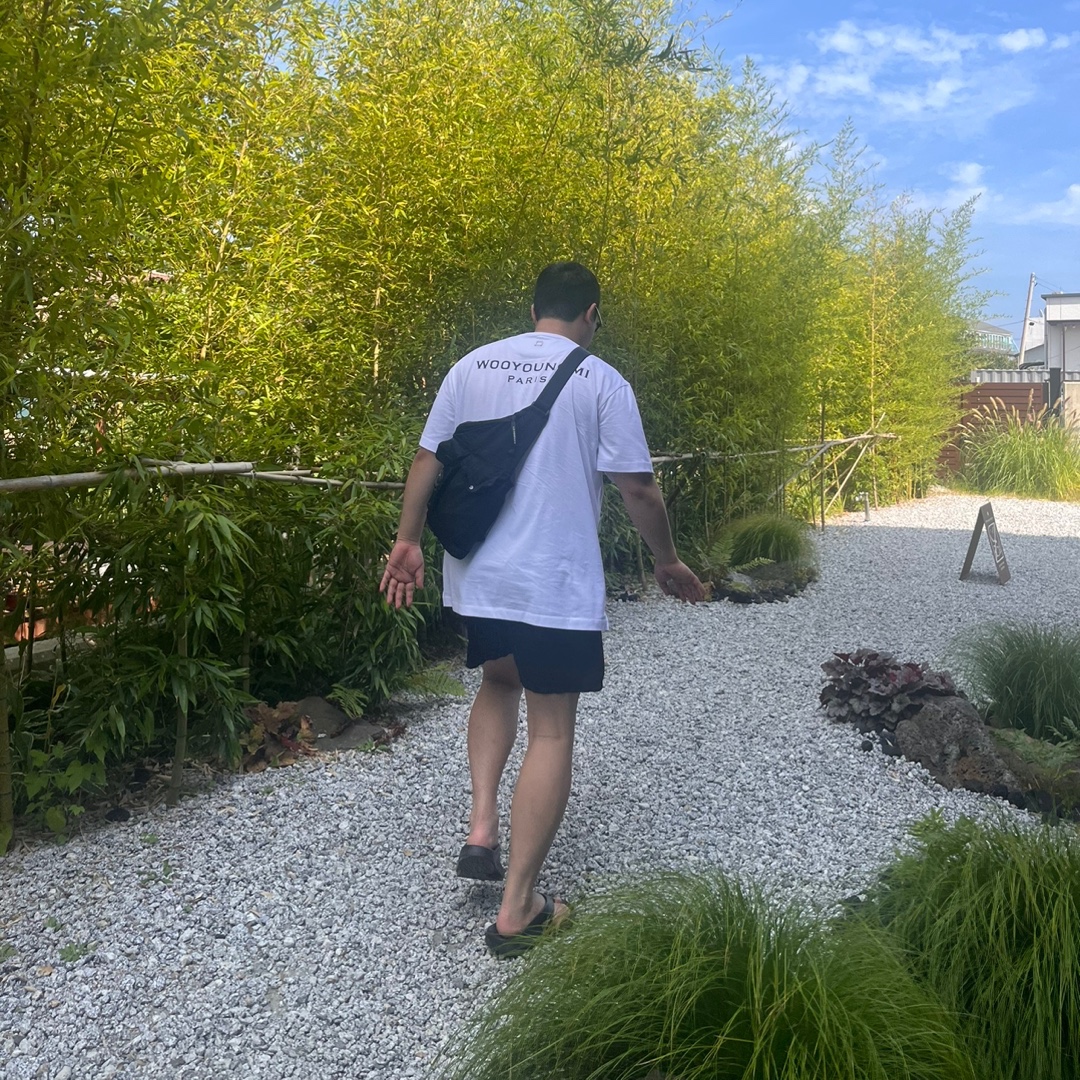 Wooyoungmi Cotton Back Logo T-shirt White - 23SS, C.P. Company Nylon B Single Strap Rucksack Black - 23SS 착용 스타일