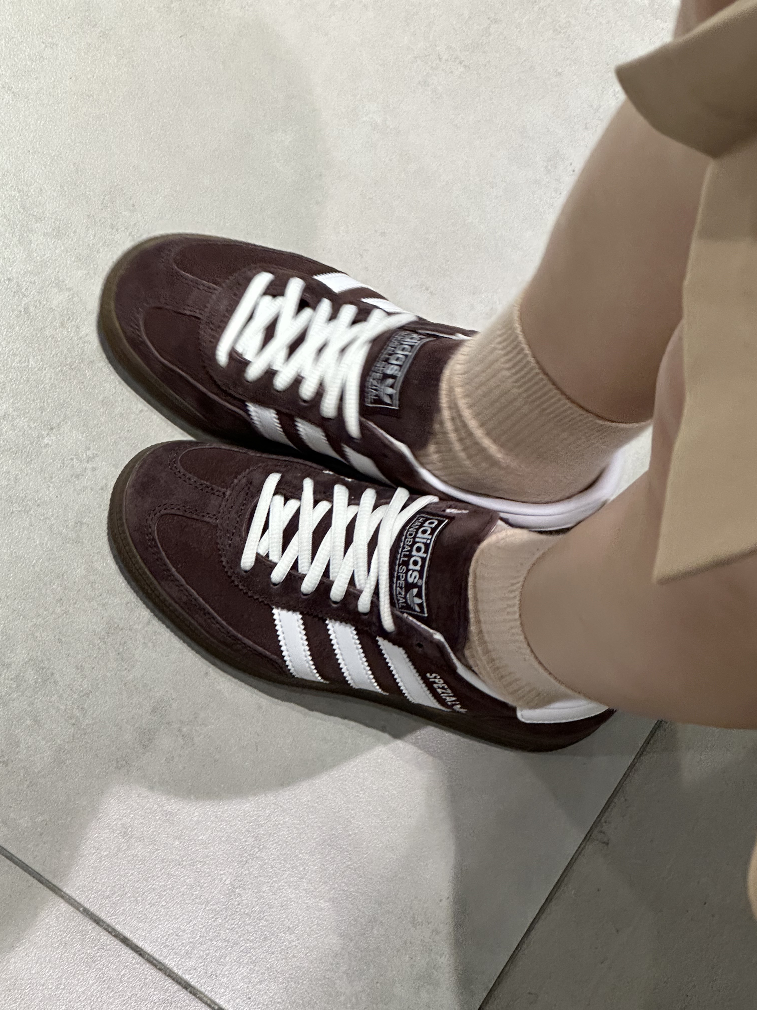 Adidas Spezial Handball Shadow Brown White 착용 스타일 - 1