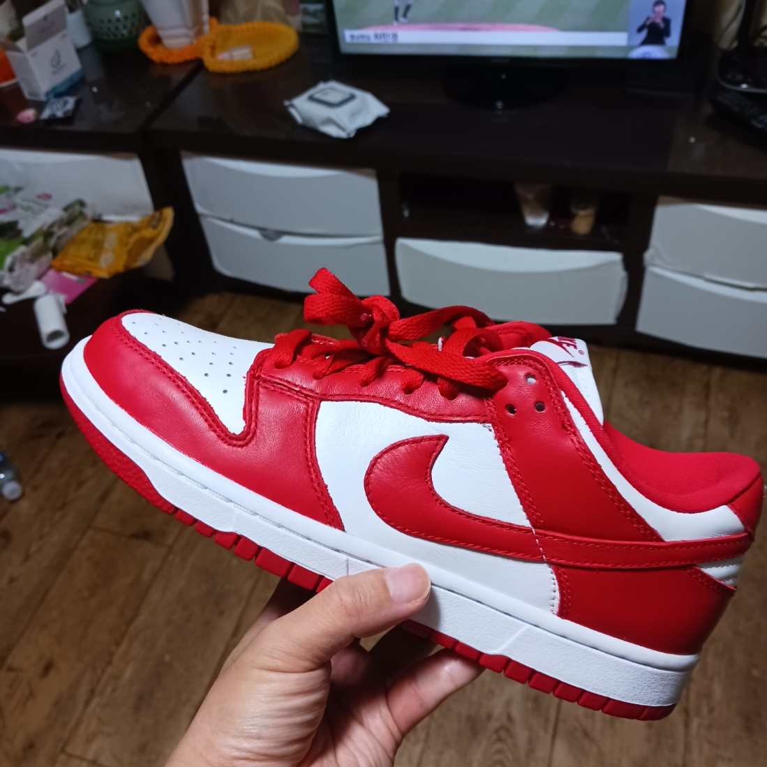 Nike Dunk Low SP White and University Red 2023 착용 스타일 - 3