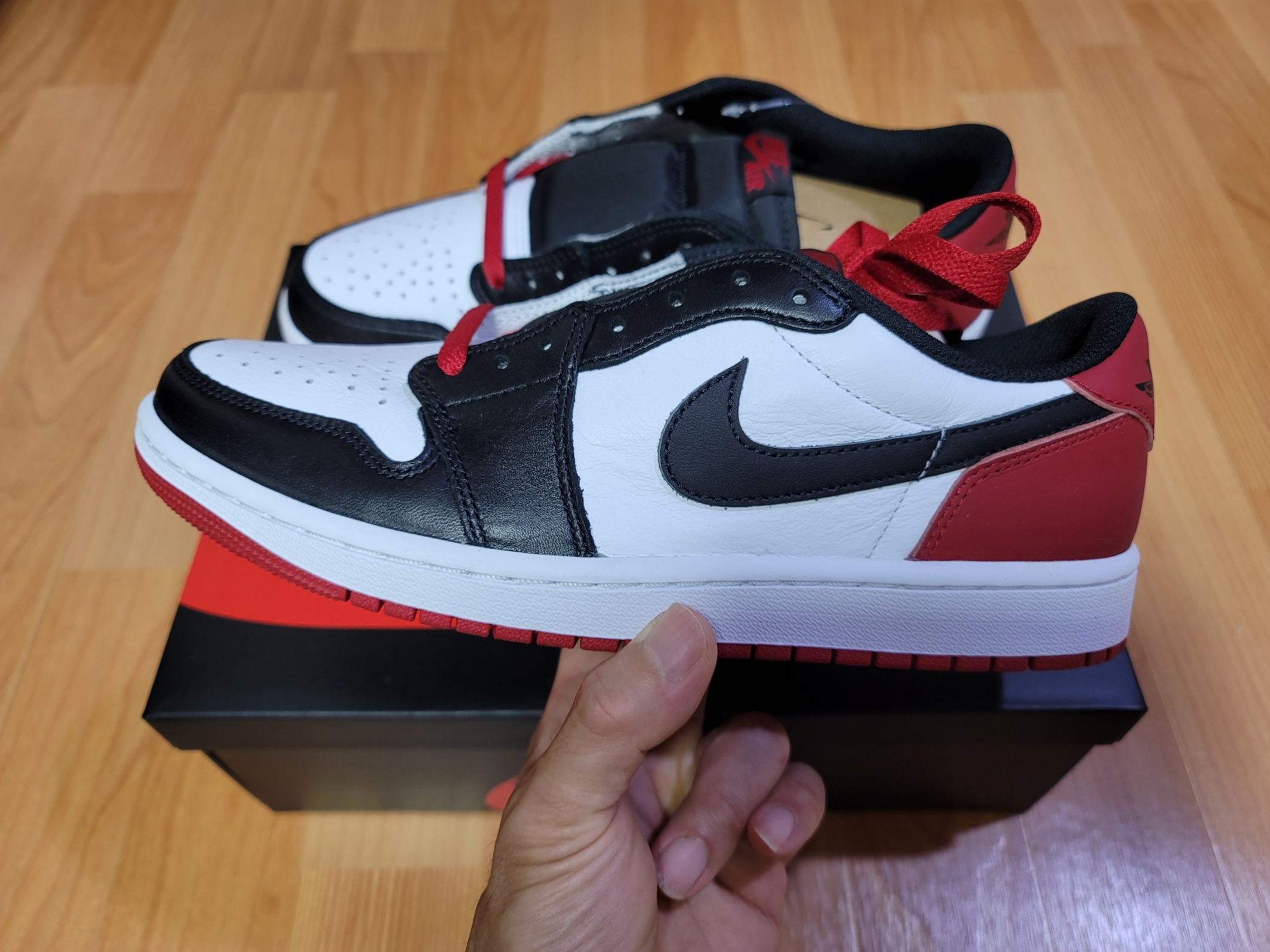 Jordan 1 Retro Low OG Black Toe 착용 스타일 - 1