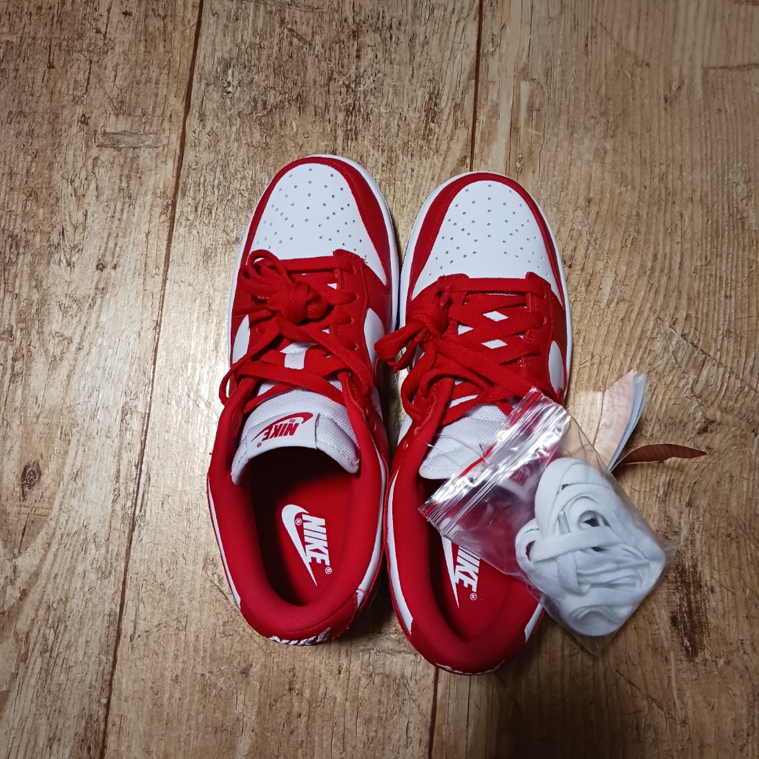 Nike Dunk Low SP White and University Red 2023 착용 스타일 - 2