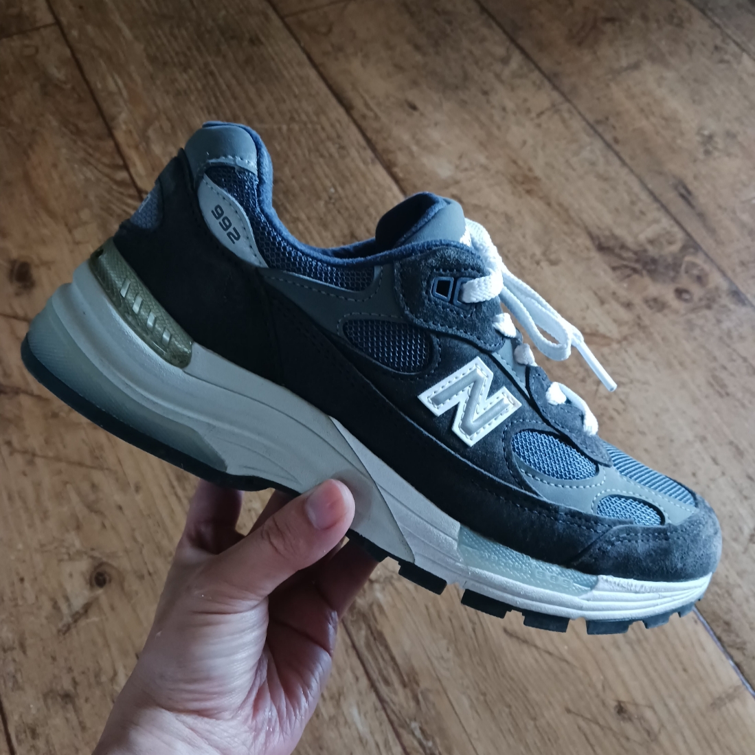 New Balance 992 Made in USA Navy, New Balance 550 White Vintage Teal - D Standard 착용 스타일 - 1