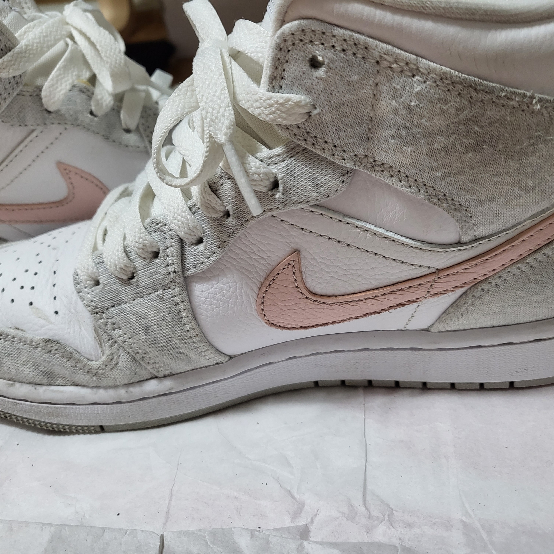 (W) Jordan 1 Mid SE Light Iron Ore 착용 스타일