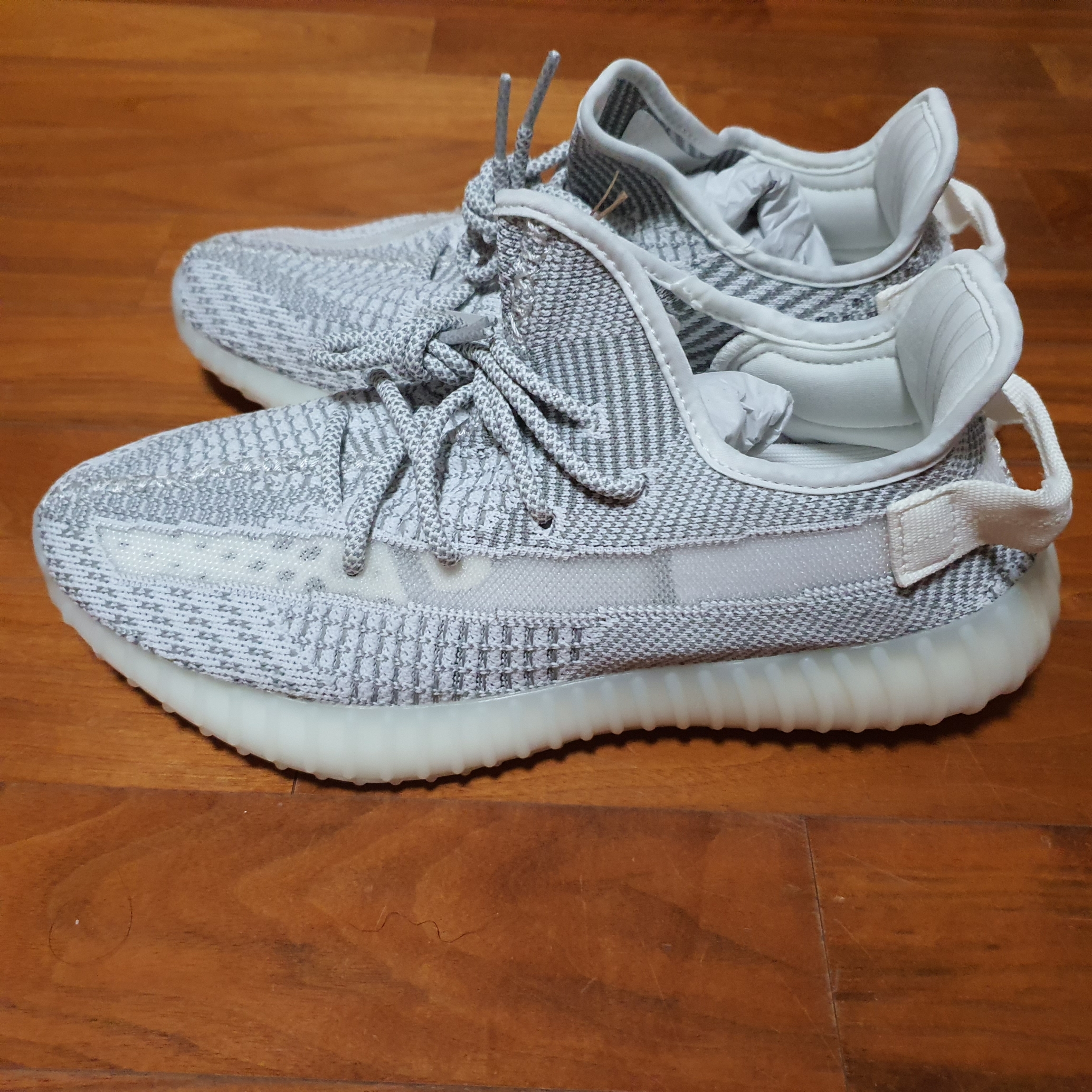 Adidas Yeezy Boost 350 V2 Static 2023 착용 스타일