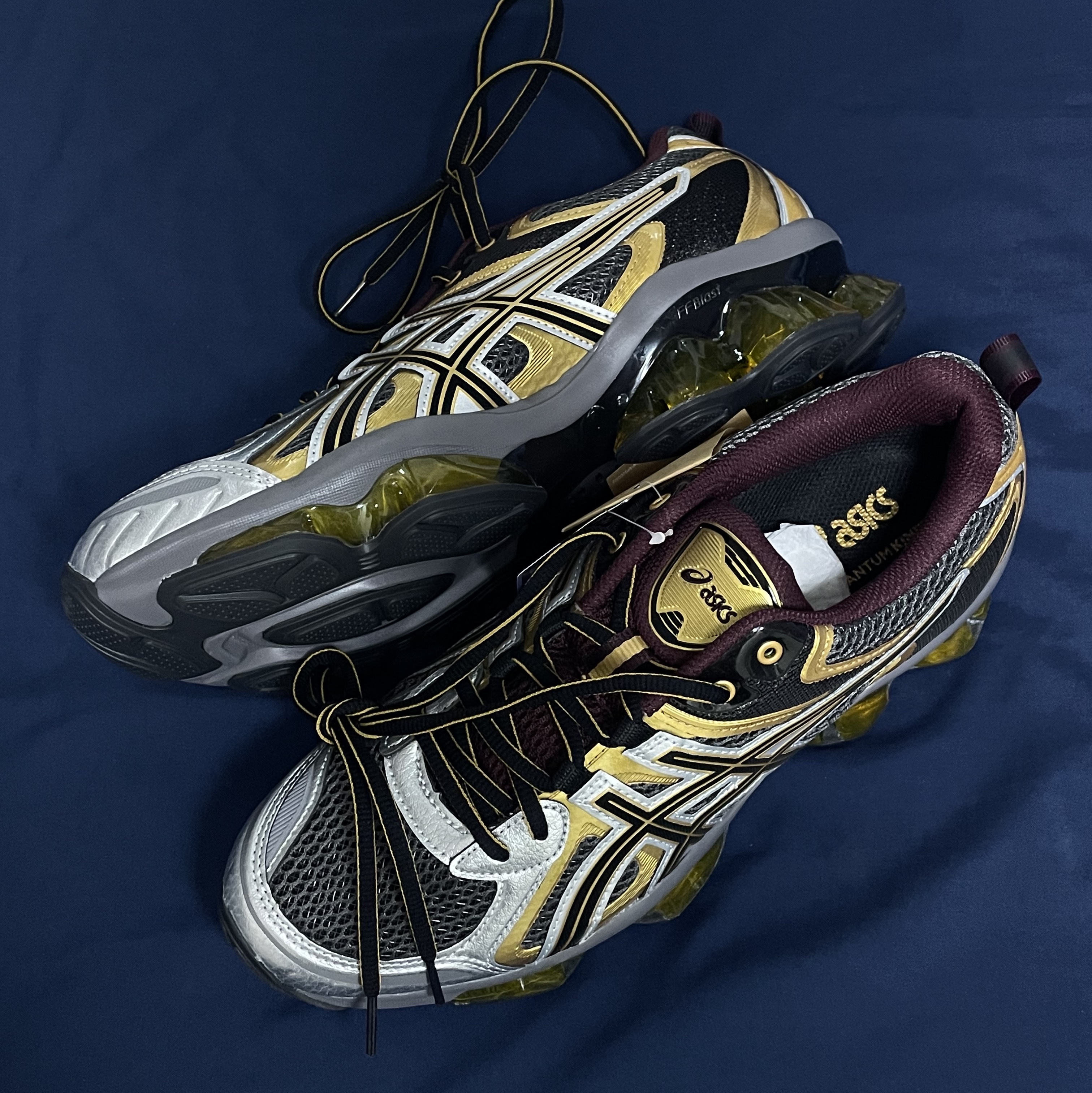 Asics Gel-Quantum Kinetic Carbon Pure Gold 착용 스타일