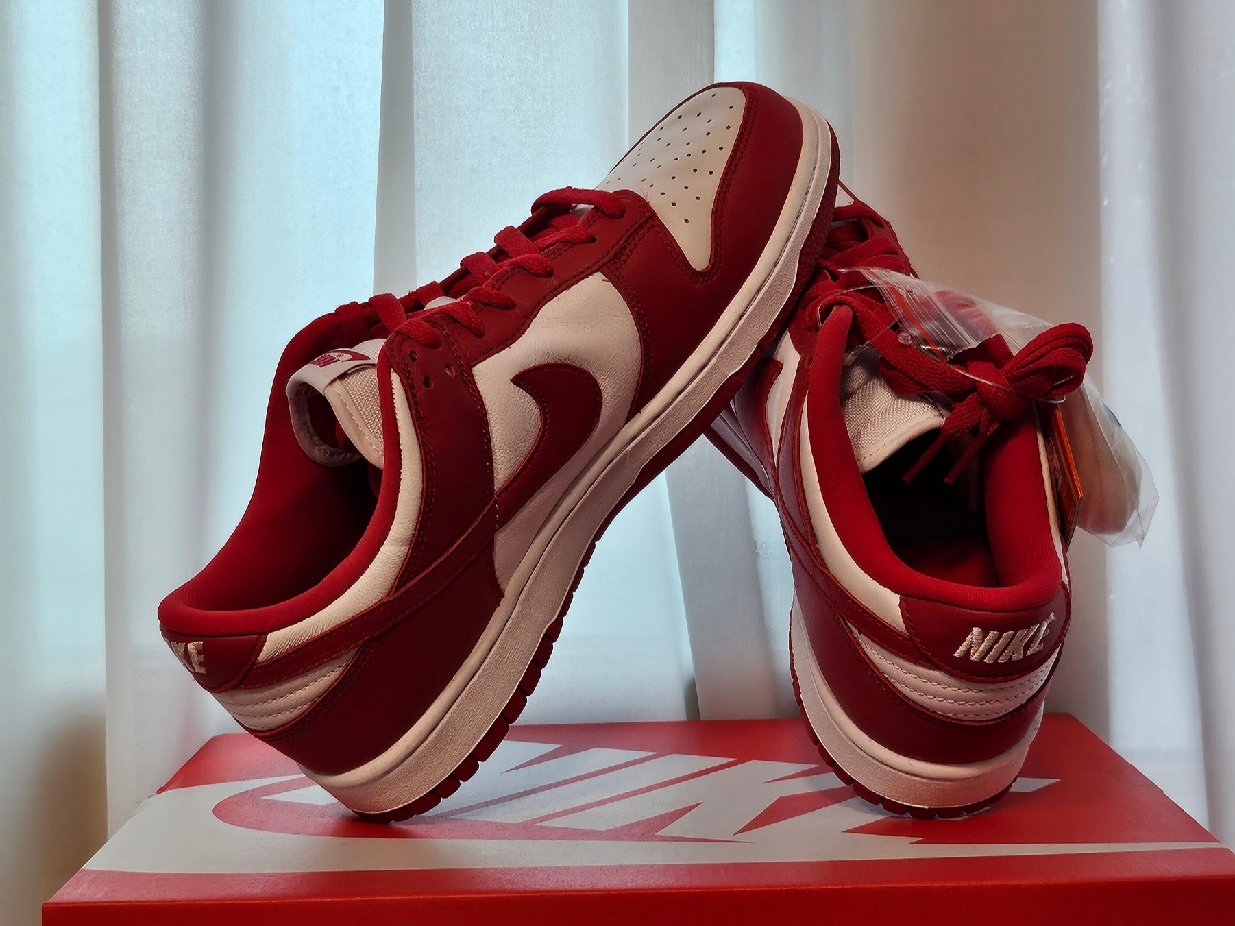 Nike Dunk Low SP White and University Red 2023 착용 스타일 - 2