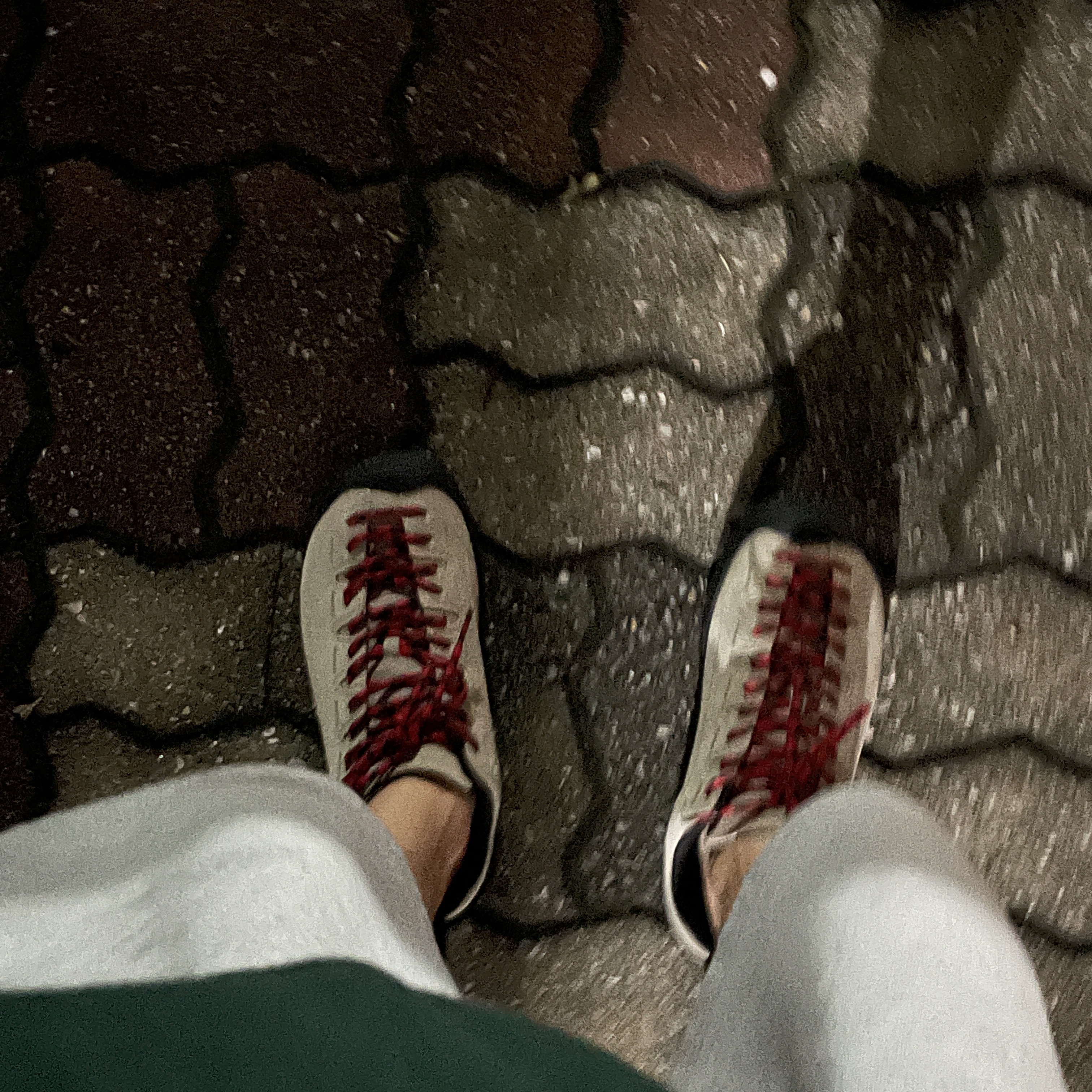 Keen Jasper Suede Sneakers Silver Mink 착용 스타일 - 1