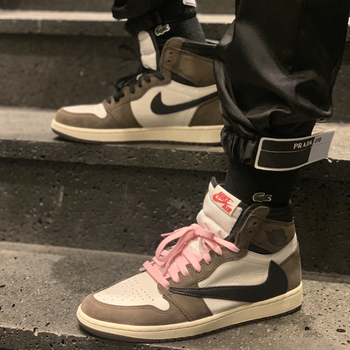 Jordan 1 x Travis Scott Retro High OG SP Mocha 착용 스타일