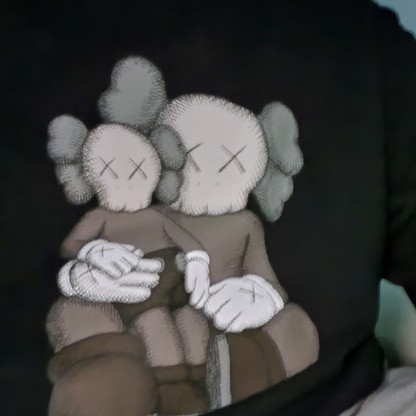 Uniqlo UT x Kaws Long Sleeve Sweatshirt Black 착용 스타일