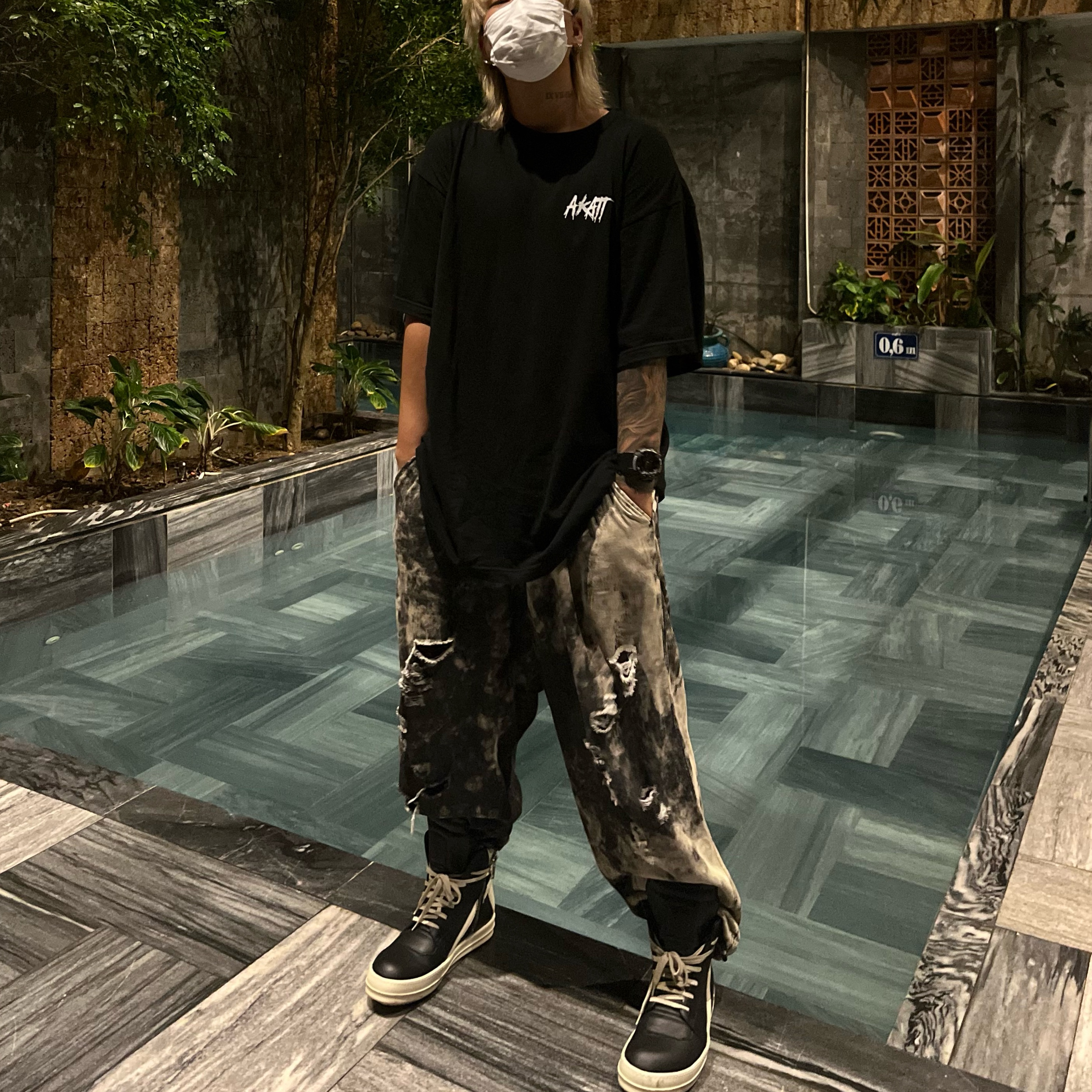 Rick Owens Geobasket Full Grain Calf Leather Strobe Sneakers Black Milk White 착용 스타일 - 1