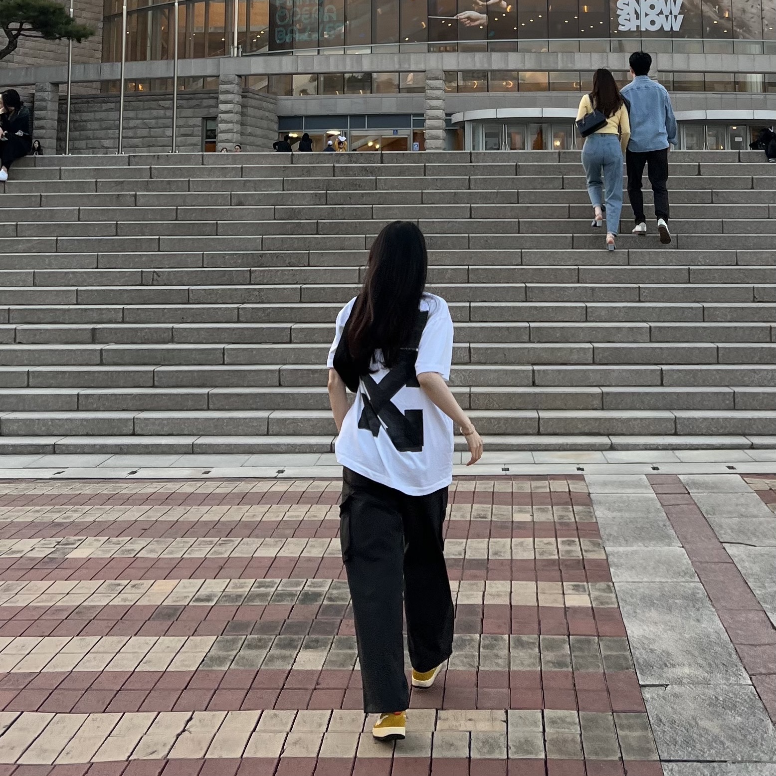 Off-White Jumbo Marker Over S/S T-Shirt White 착용 스타일 - 2