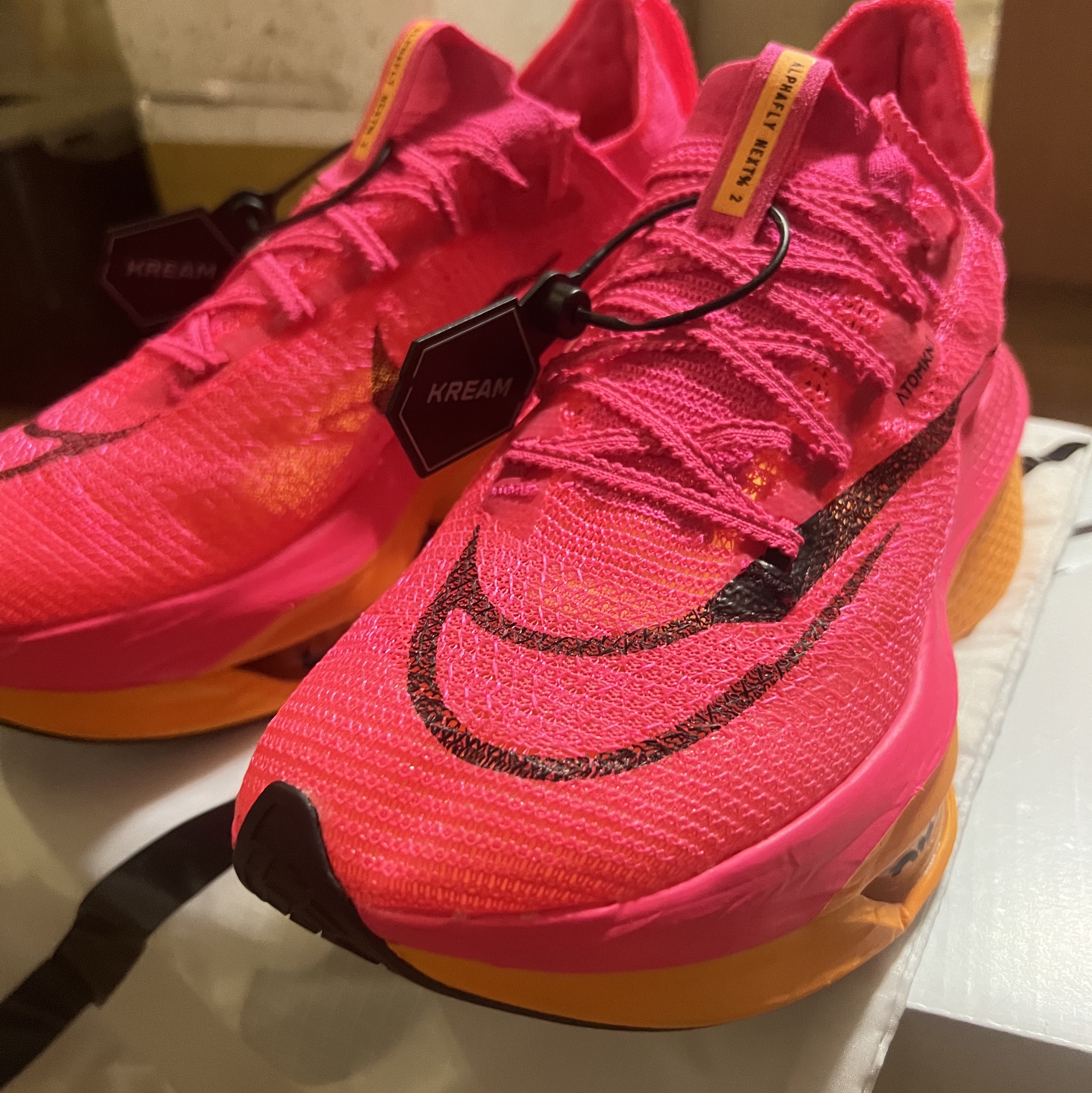Nike Air Zoom Alphafly Next% 2 Hyper Pink 착용 스타일 - 2