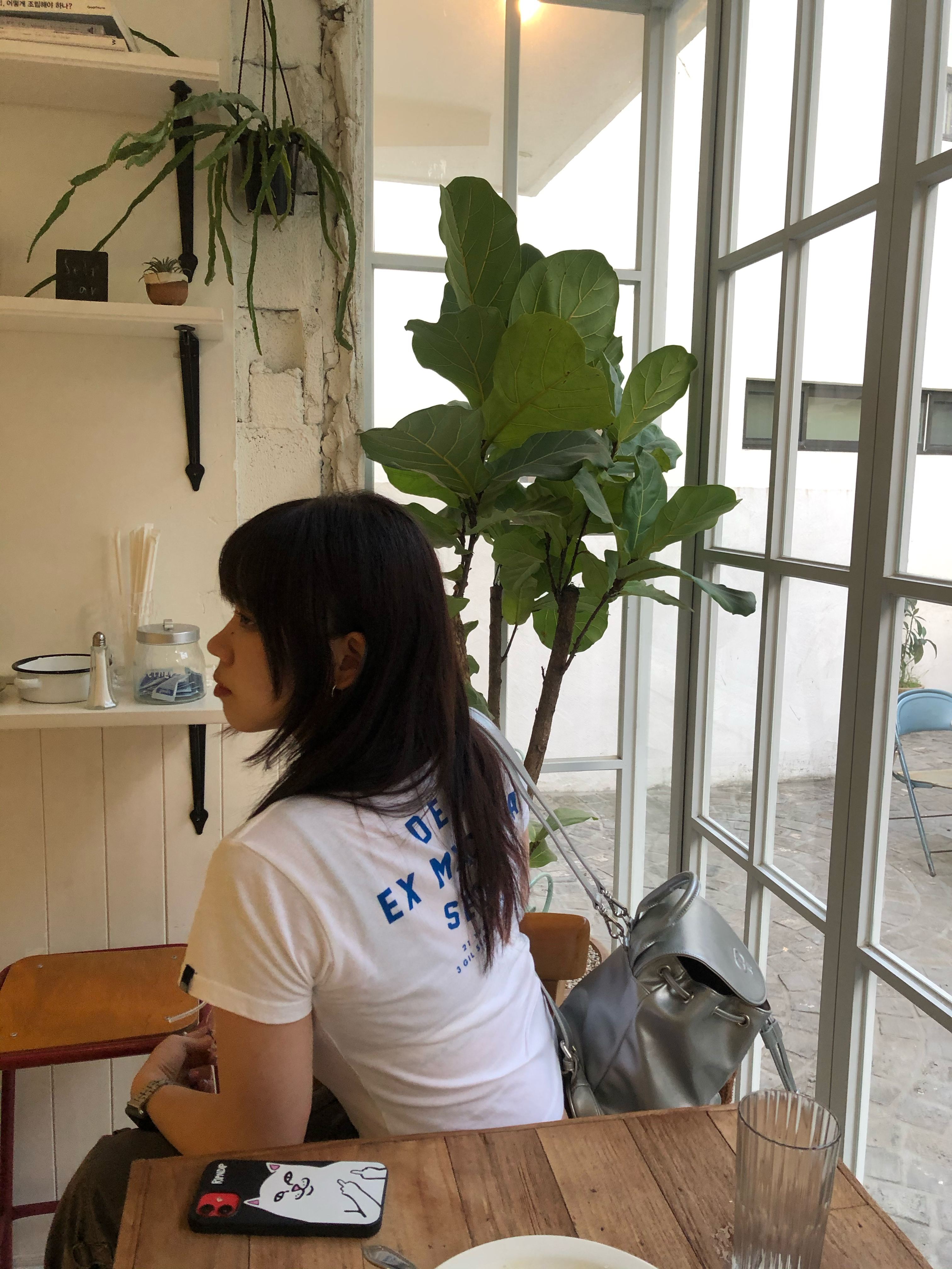(Kids) Deus Ex Machina College Seongsu T-Shirt White Midnight Blue 착용 스타일 - 2