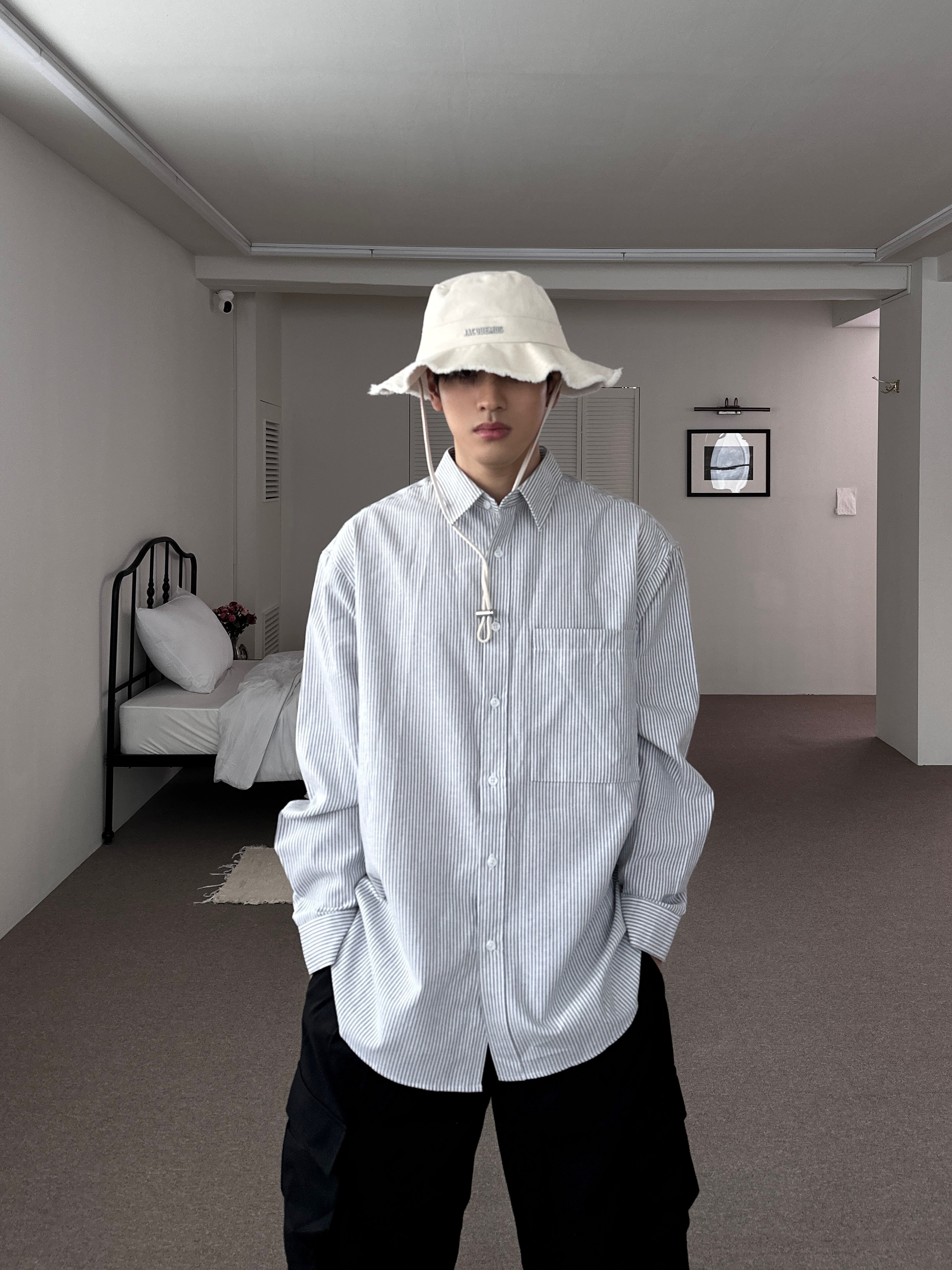 Jacquemus Le Bob Artichaut Bucket Hat Off White, Nike Air Force 1 '07 Low White 착용 스타일 - 2