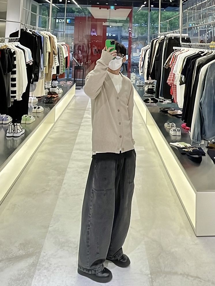 Nike x Supreme Air Force 1 Low Black, AMI de Coeur Oversize Intarsia Sweater White - 21FW 착용 스타일 - 4