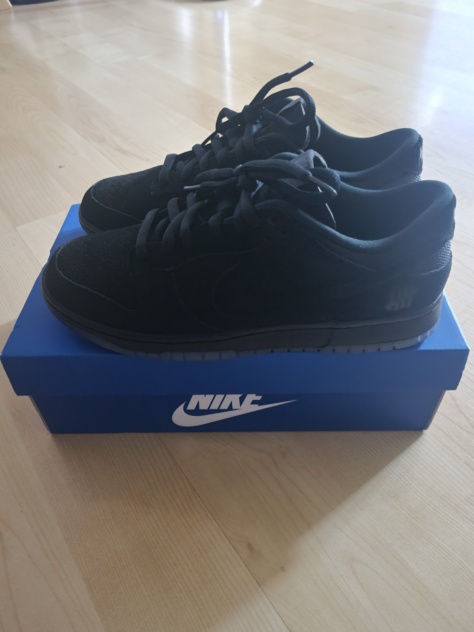 Nike x Undefeated Dunk Low SP 5 On It Black 착용 스타일 - 2