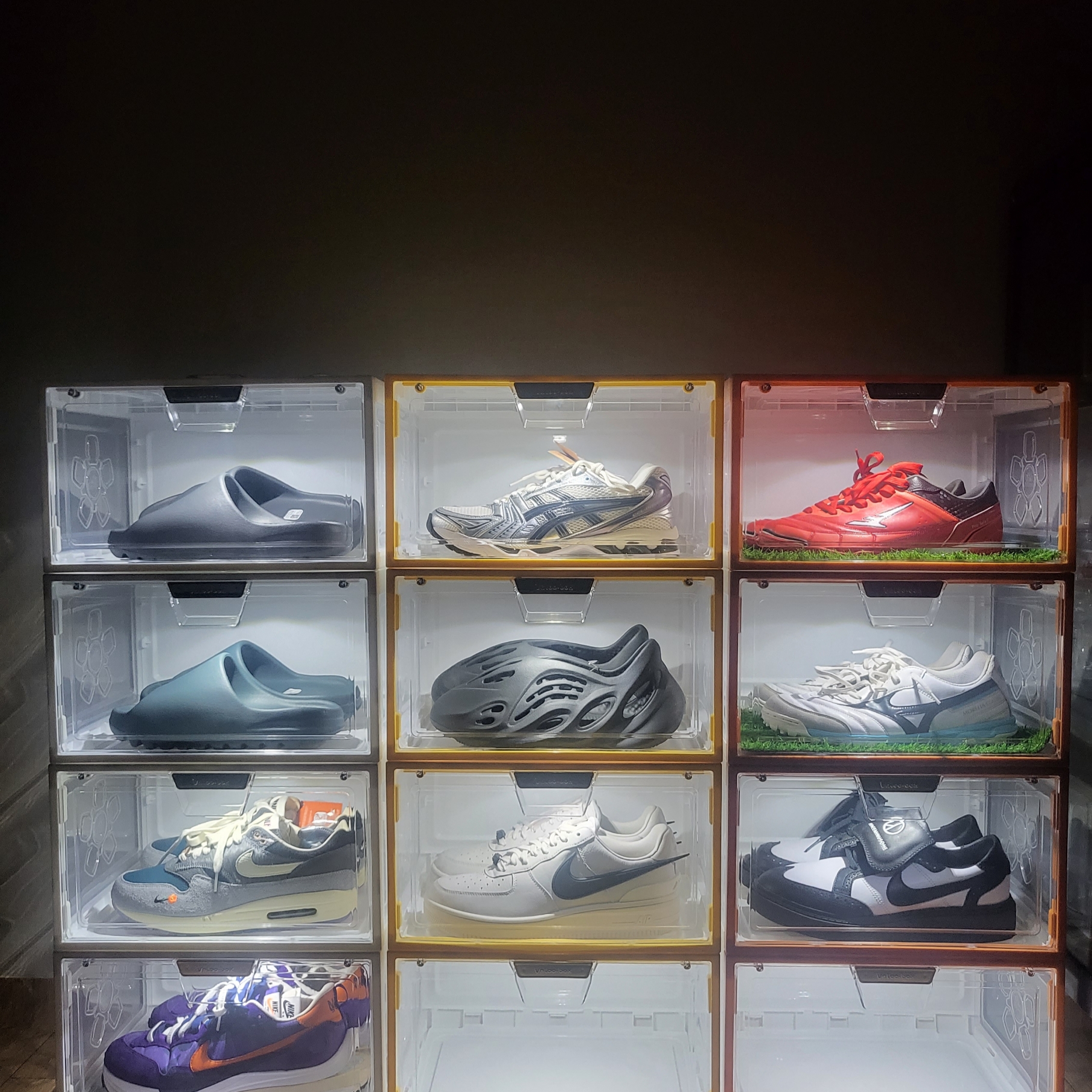 Asics Gel-Kayano 14 Cream Black, Adidas Yeezy Slide Slate Grey 착용 스타일