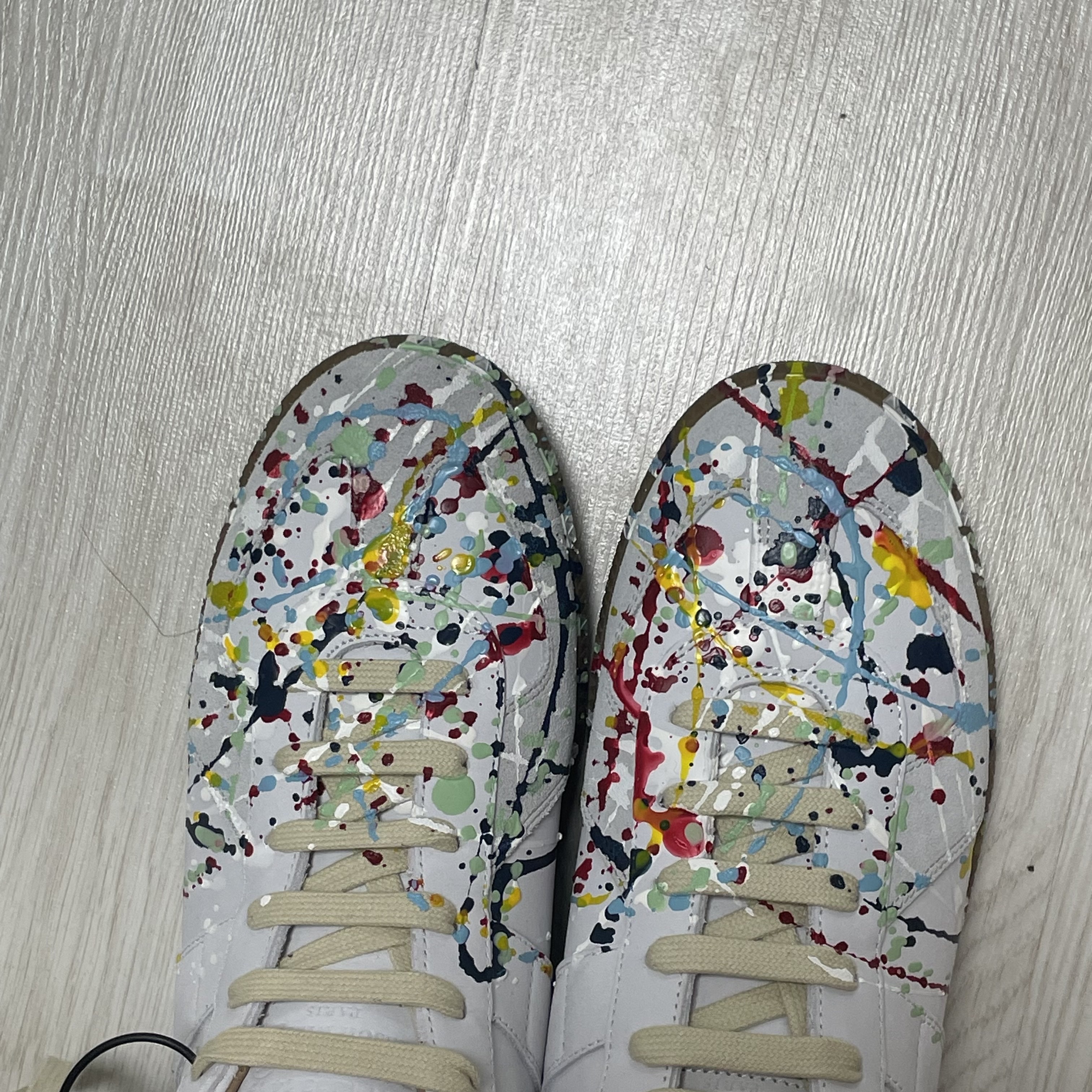 Maison Margiela Replica Paint Drop Sneakers 착용 스타일