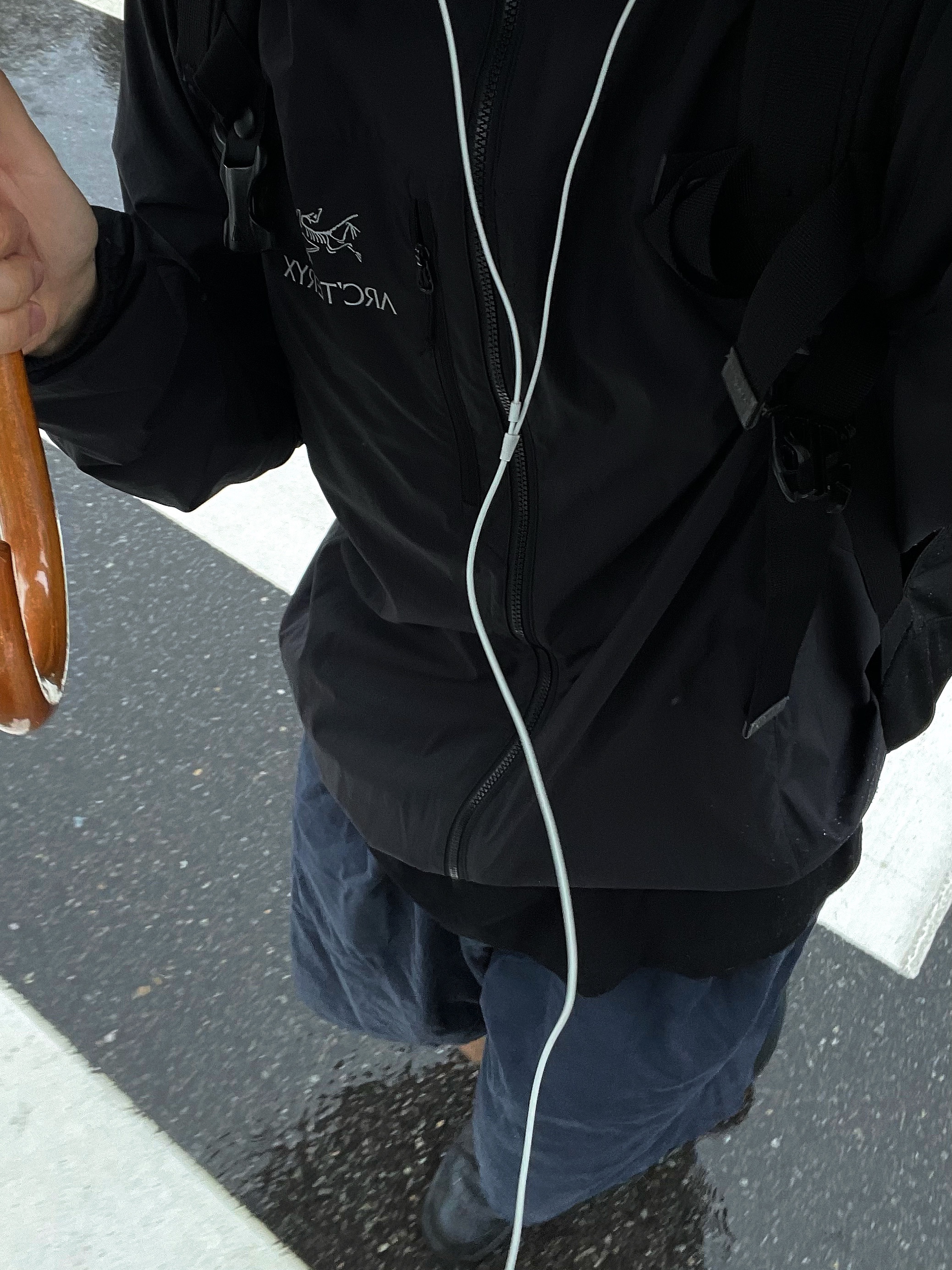 Arc'teryx Squamish Hoody Black, Nike Air Force 1 '07 Fresh Black 착용 스타일 - 1