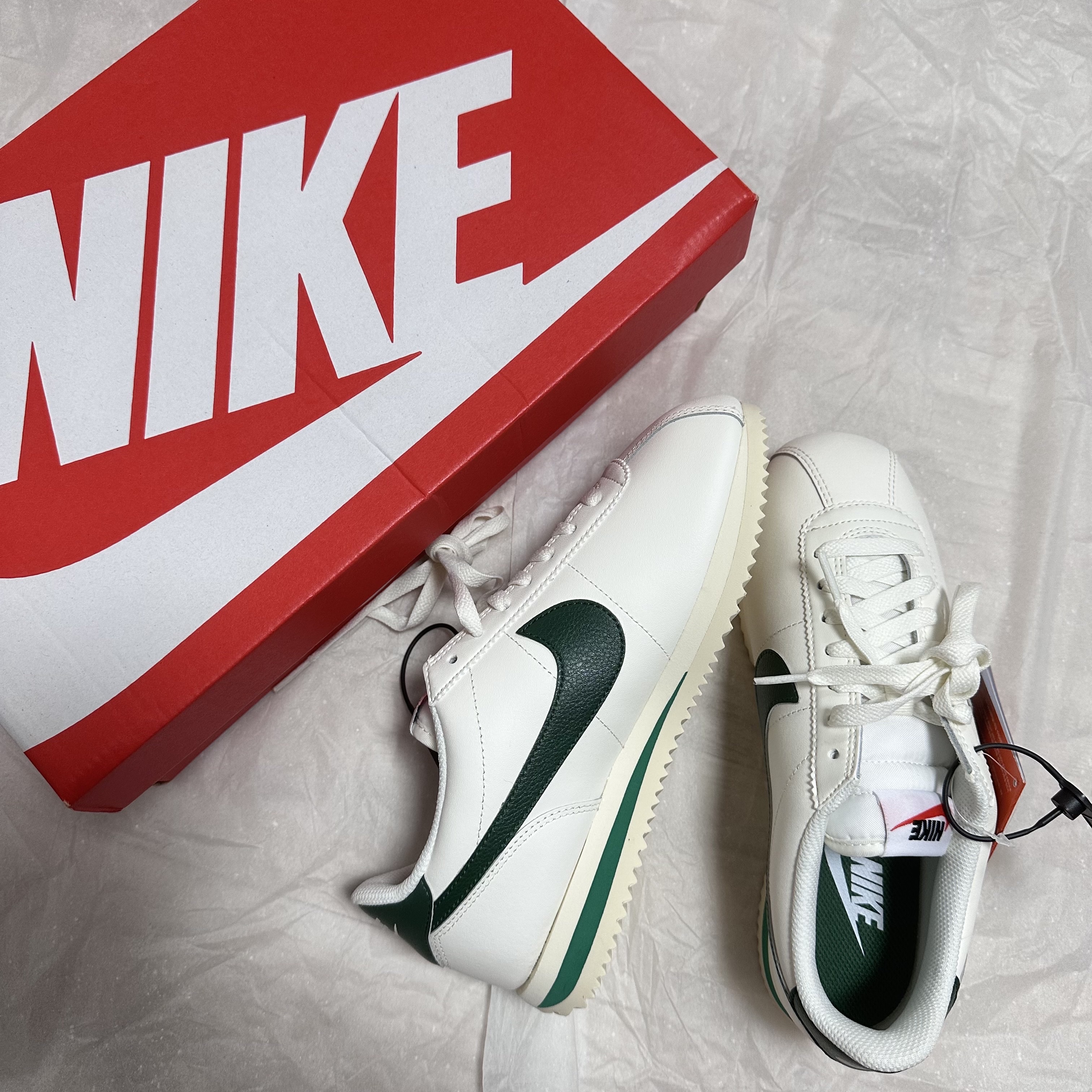 (W) Nike Cortez Gorge Green and Malachite 착용 스타일 - 2