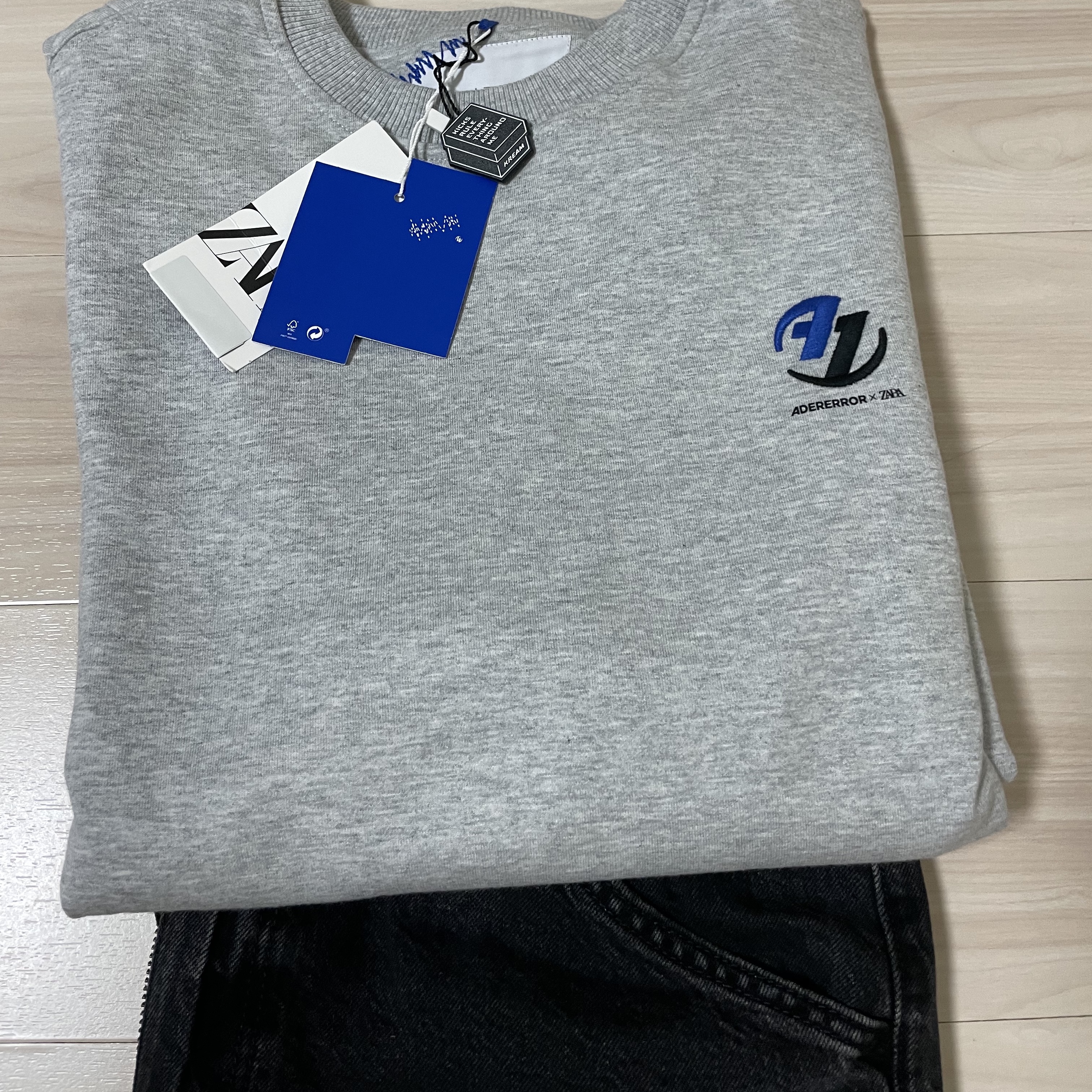 Zara x Ader Error Oversize Sweatshirt Grey 착용 스타일